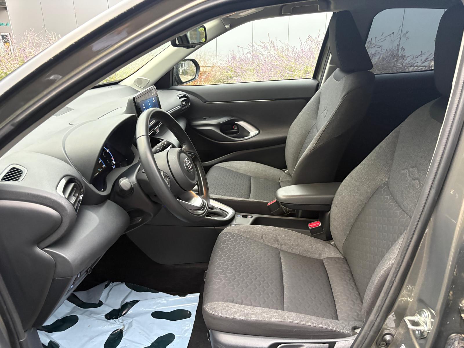 TOYOTA Yaris Cross 1.5 Comfort e-CVT-image-7