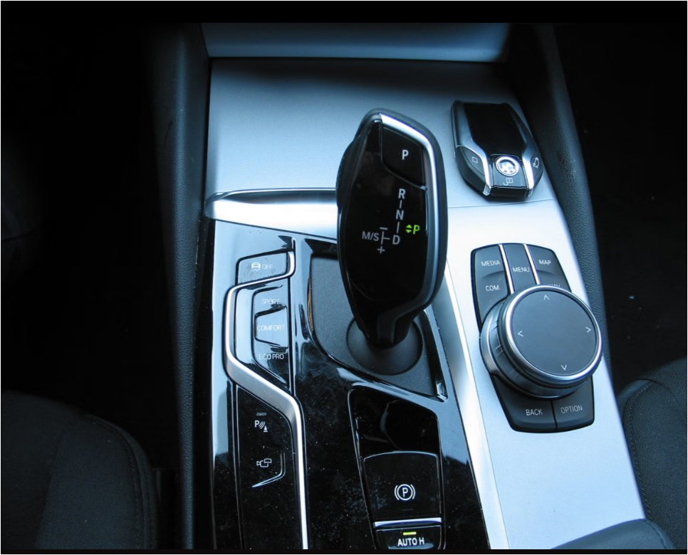 BMW 530d xDrive 48V Touring Steptronic-image-10