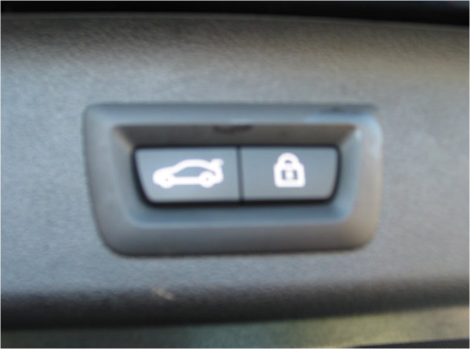 BMW 530d xDrive 48V Touring Steptronic-image-11
