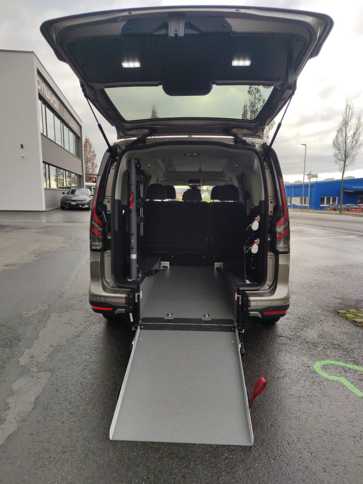 FORD Grand Tourneo Connect 1.5 EcoBoost Active Automat-image-10