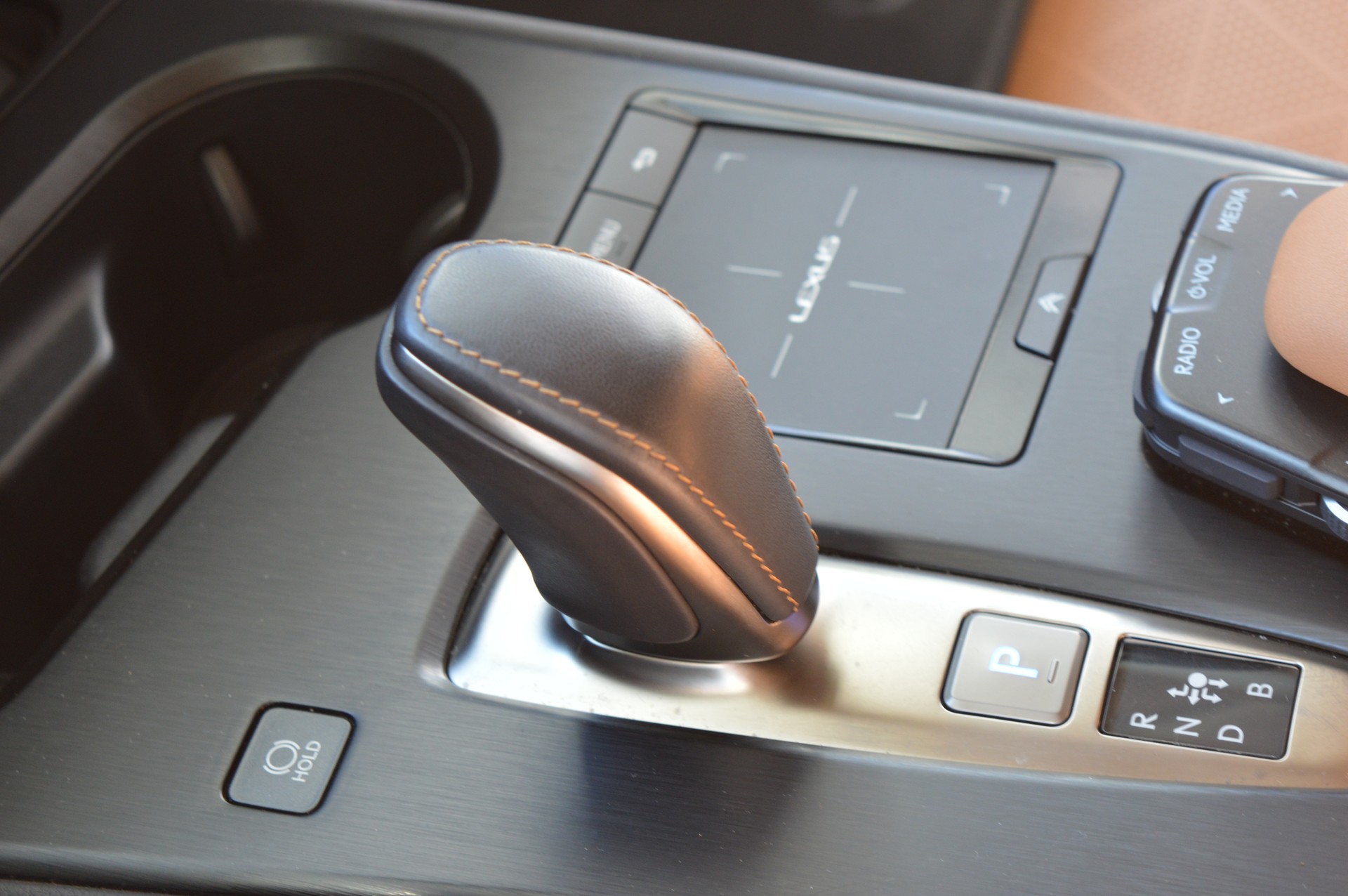LEXUS UX 300e Excellence Automatic-image-22