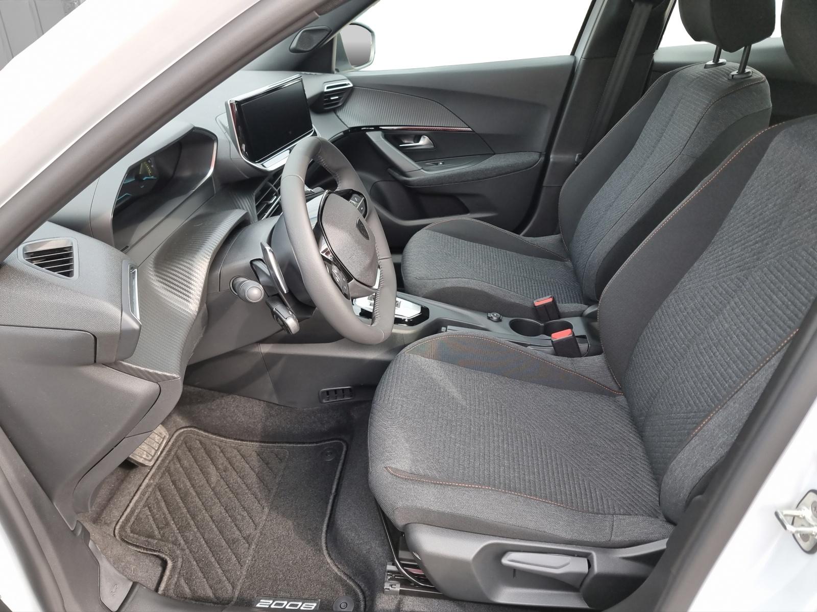 PEUGEOT 2008 1.2 Hybrid Style-image-8