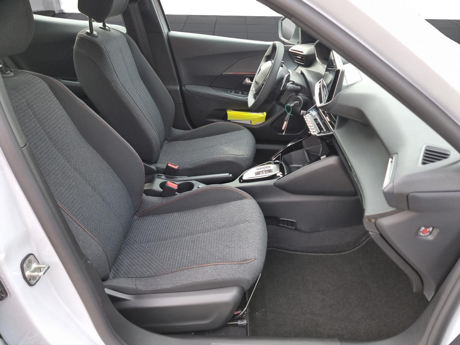 PEUGEOT 2008 1.2 Hybrid Style-image-10