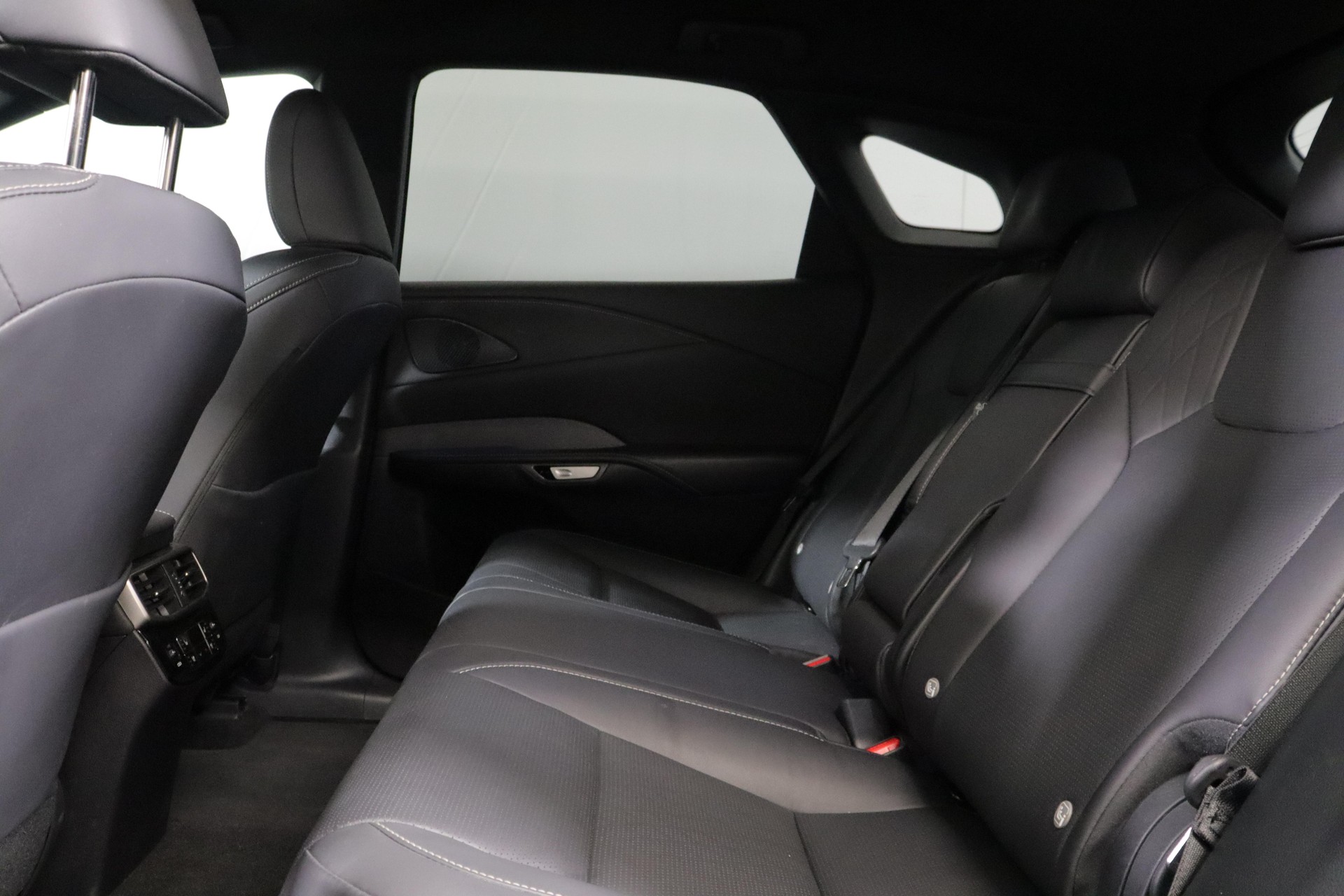 LEXUS RX 350h F-Line-showroom-element-3