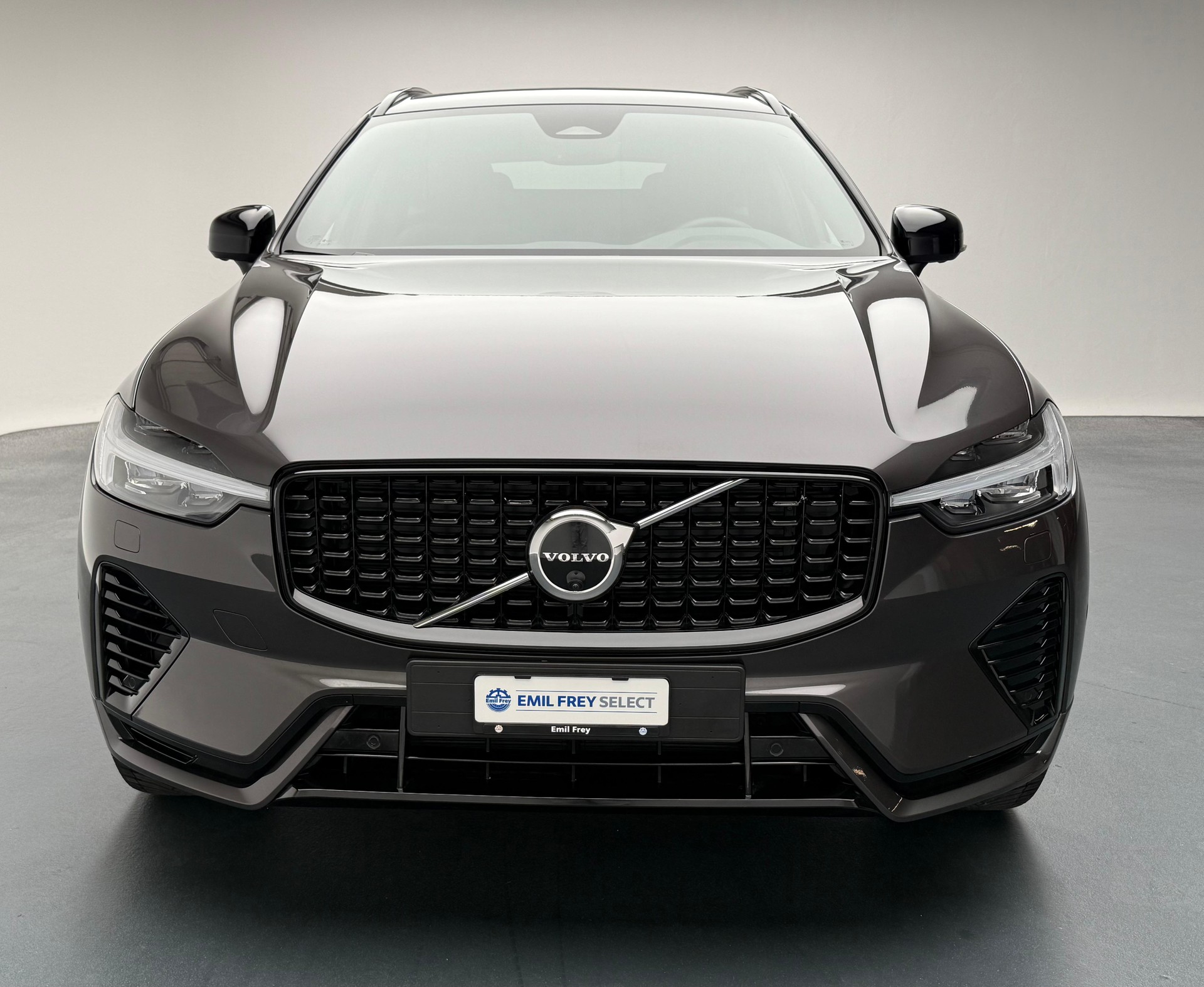 VOLVO XC60 2.0 T8 TE Plus Dark eAWD-showroom-element-2