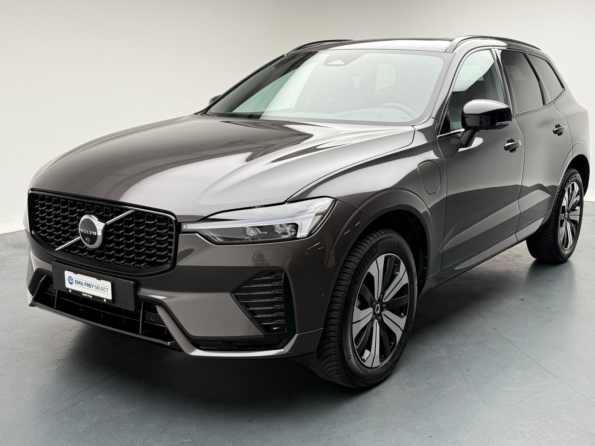 VOLVO XC60 2.0 T8 TE Plus Dark eAWD-showroom-element-1