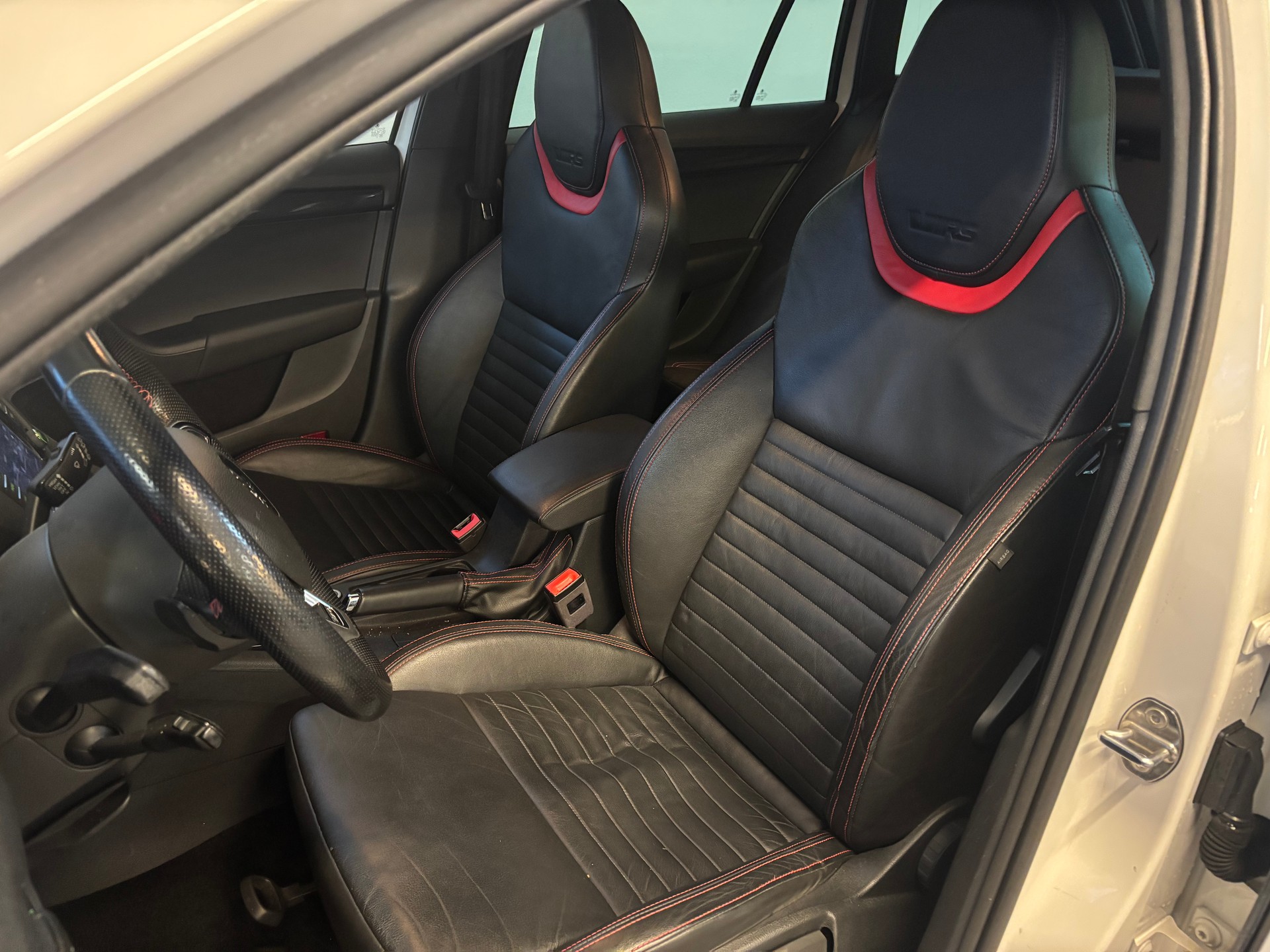 SKODA Octavia Combi 2.0 TSI RS DSG-image-11