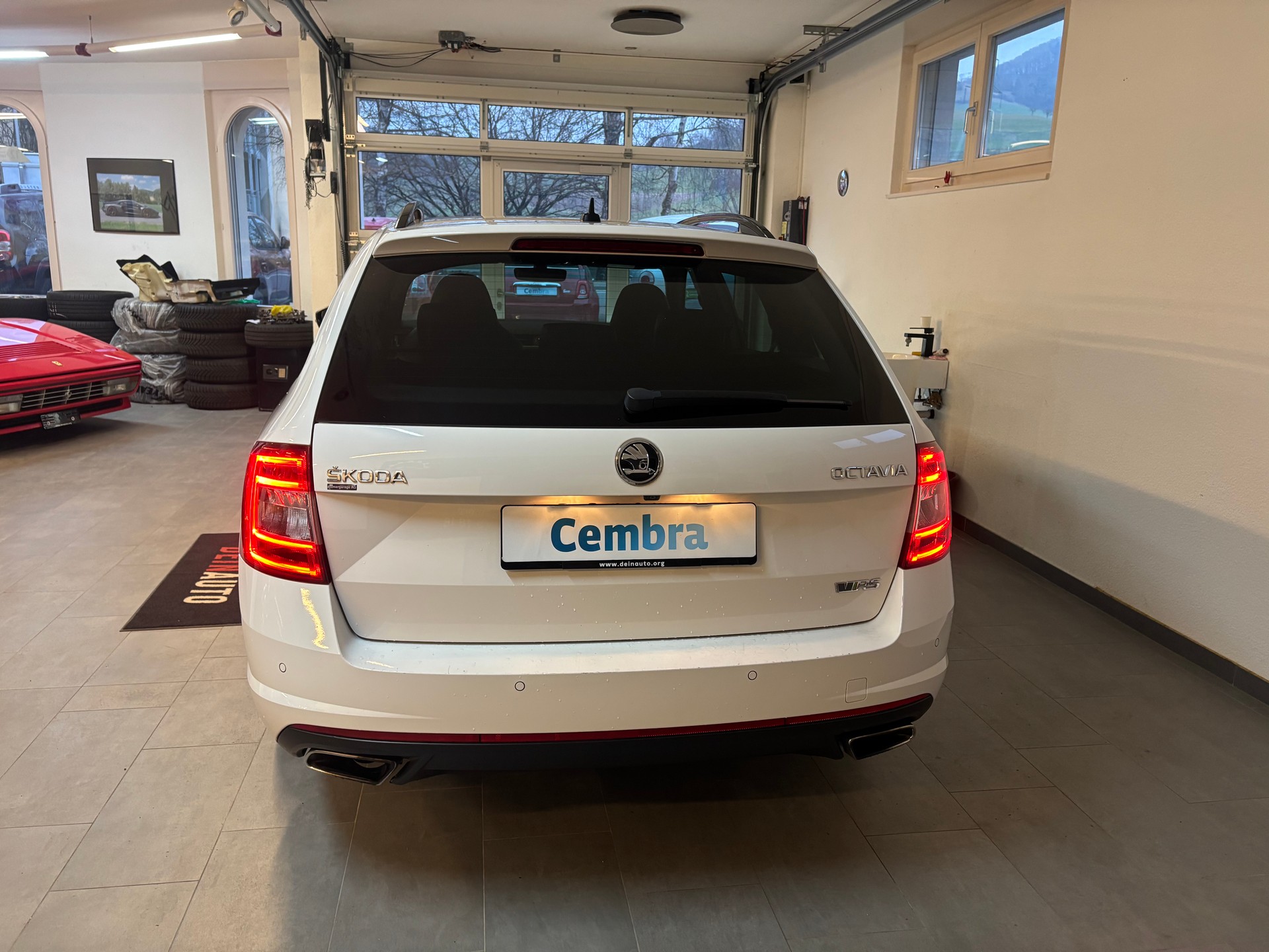 SKODA Octavia Combi 2.0 TSI RS DSG-image-3