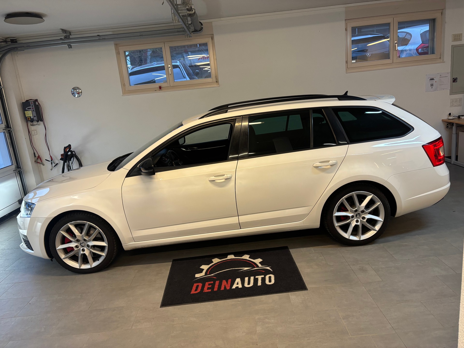 SKODA Octavia Combi 2.0 TSI RS DSG-image-1