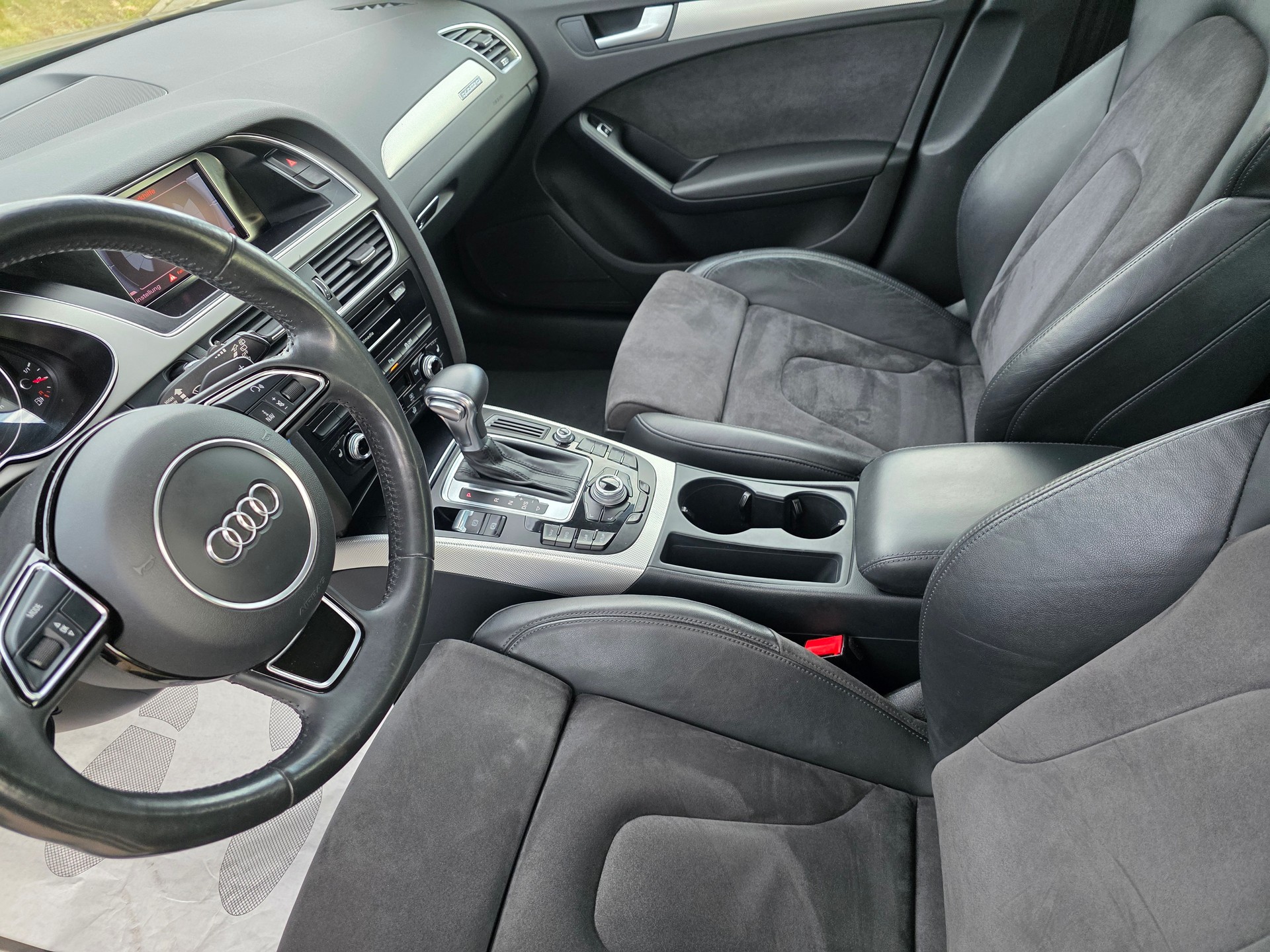AUDI A4 Avant 2.0 TDI quattro S-tronic-image-13