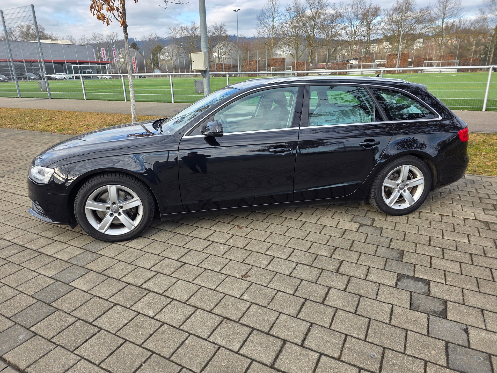 AUDI A4 Avant 2.0 TDI quattro S-tronic-showroom-element-2