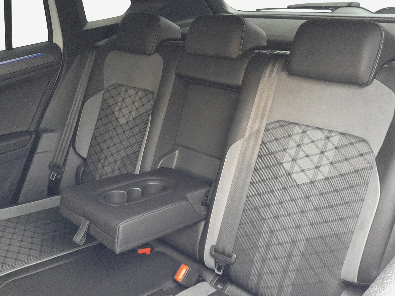 VW Tiguan 2.0 TDI SCR R-Line 4Motion DSG-image-11