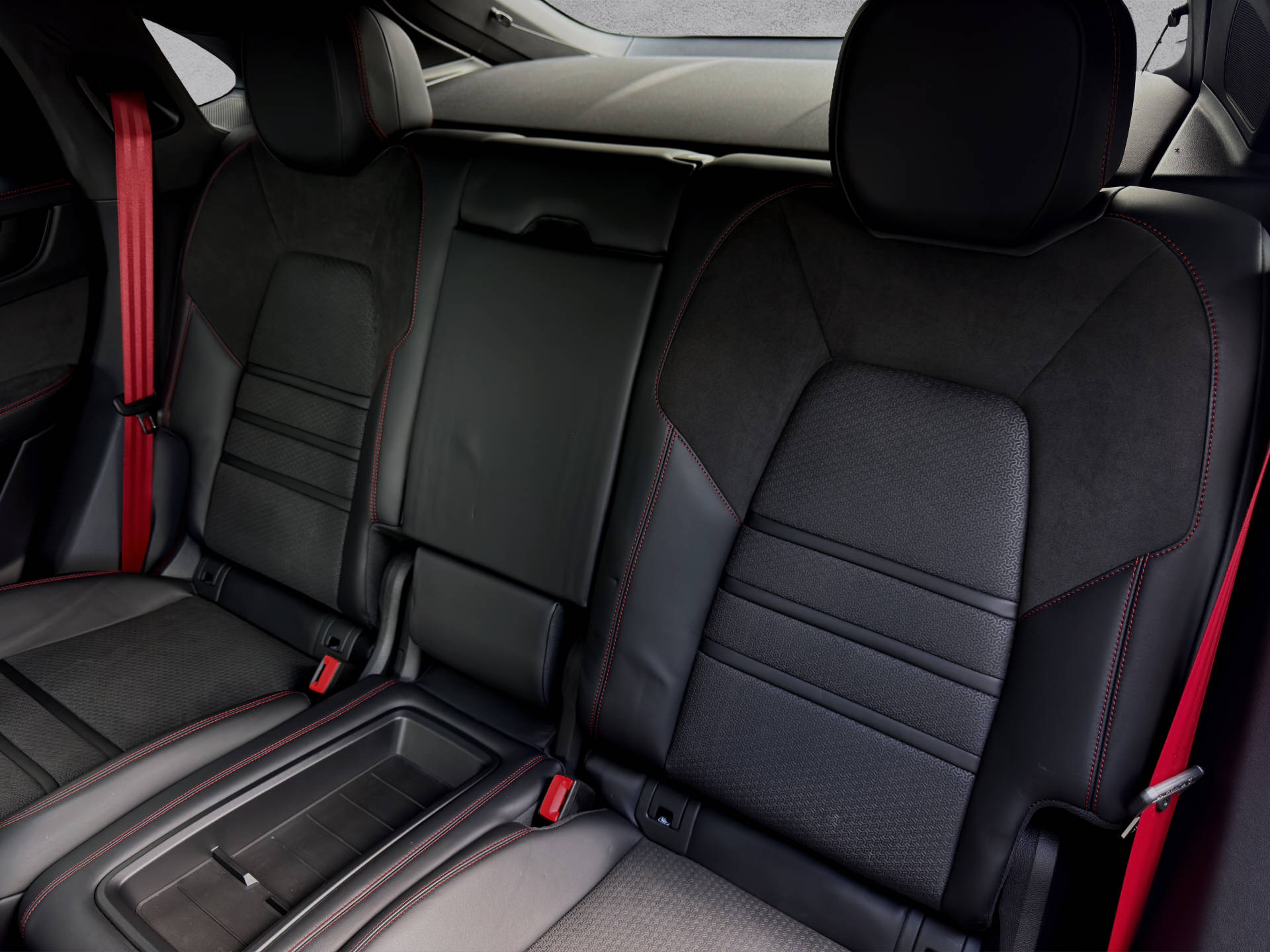 PORSCHE Cayenne GTS Coupé-image-13