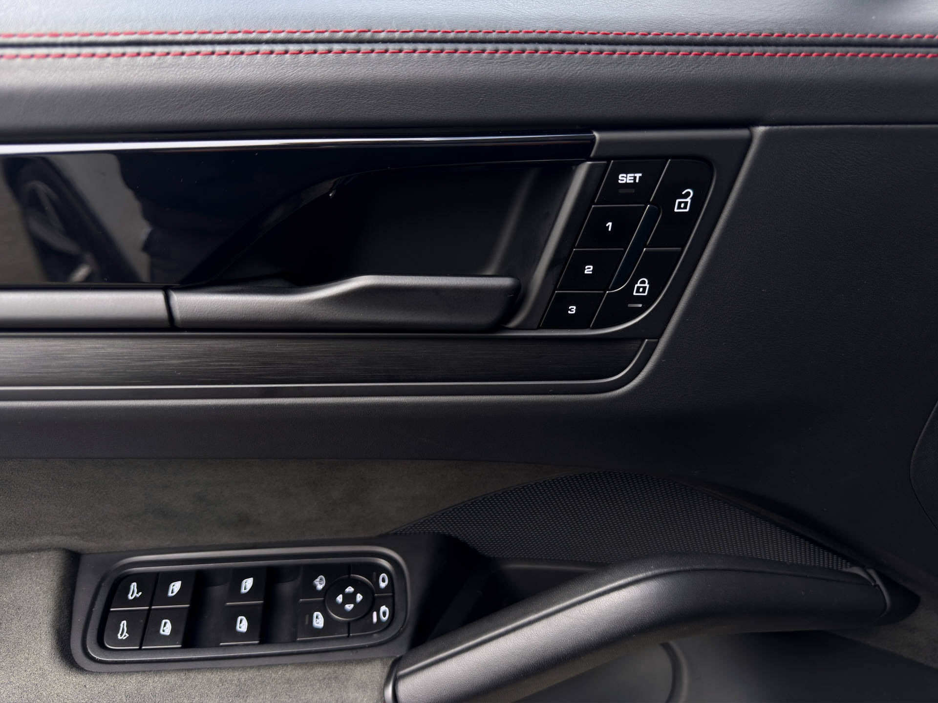 PORSCHE Cayenne GTS Coupé-image-9