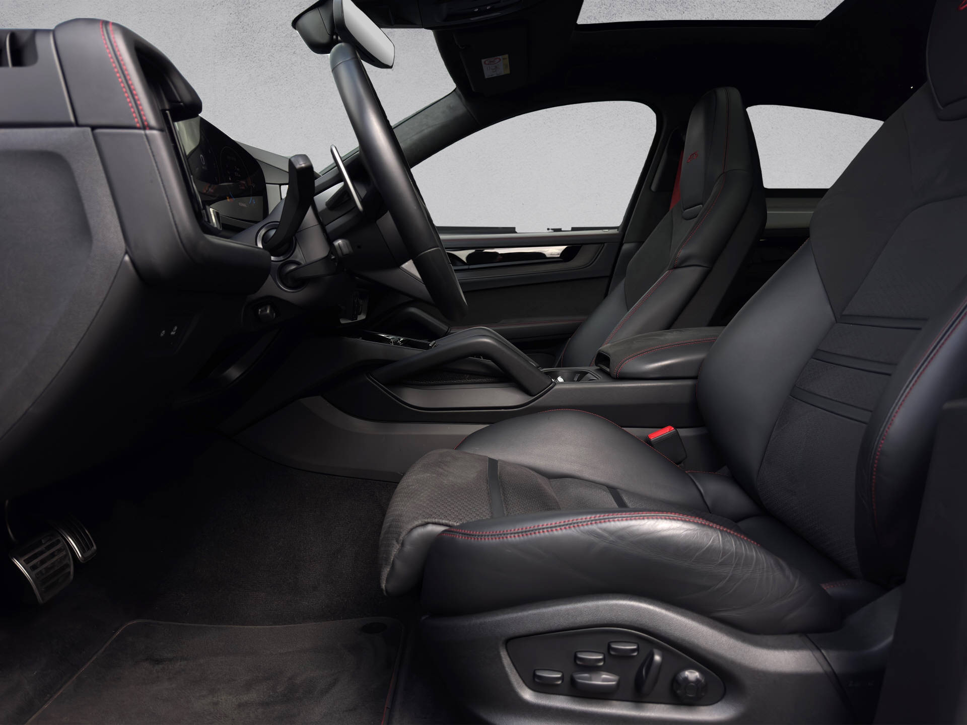 PORSCHE Cayenne GTS Coupé-image-6