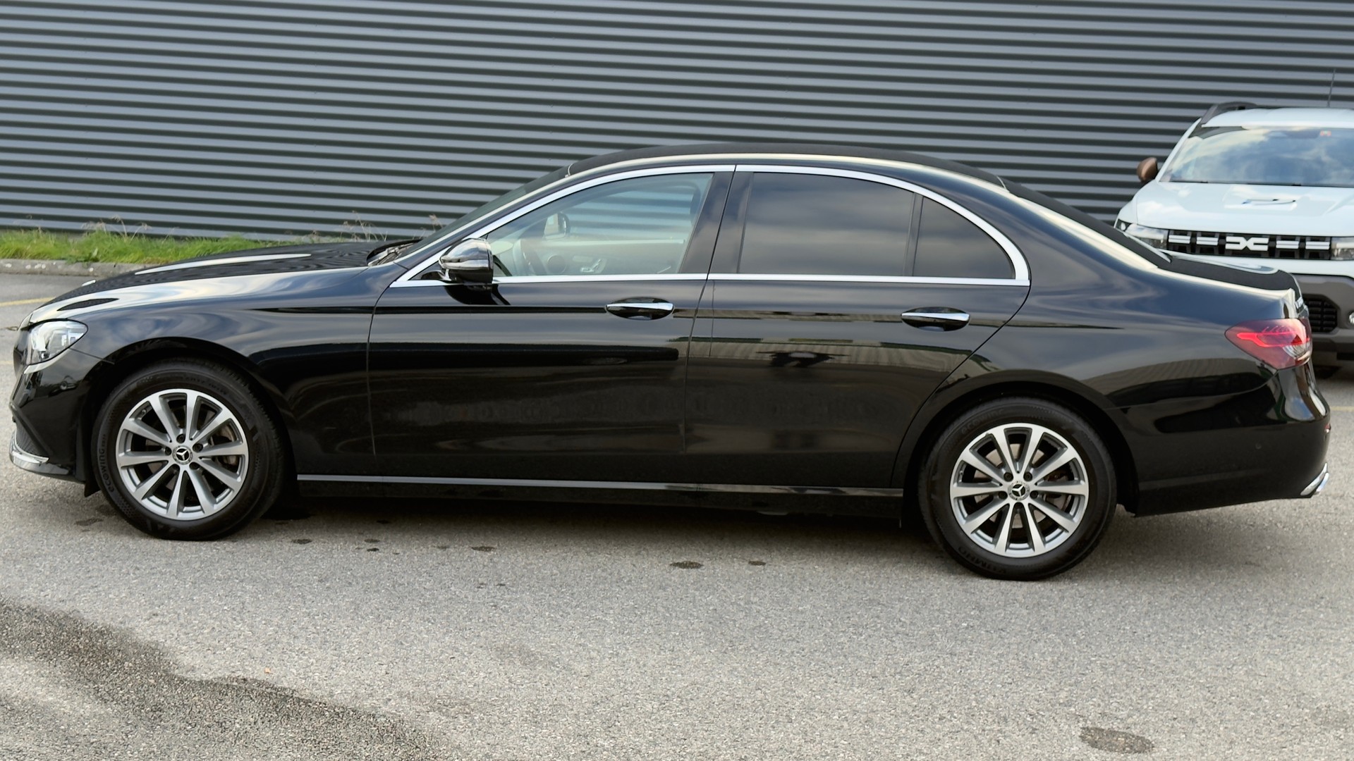 MERCEDES-BENZ E 200 4Matic Avantgarde 9G-Tronic-image-4