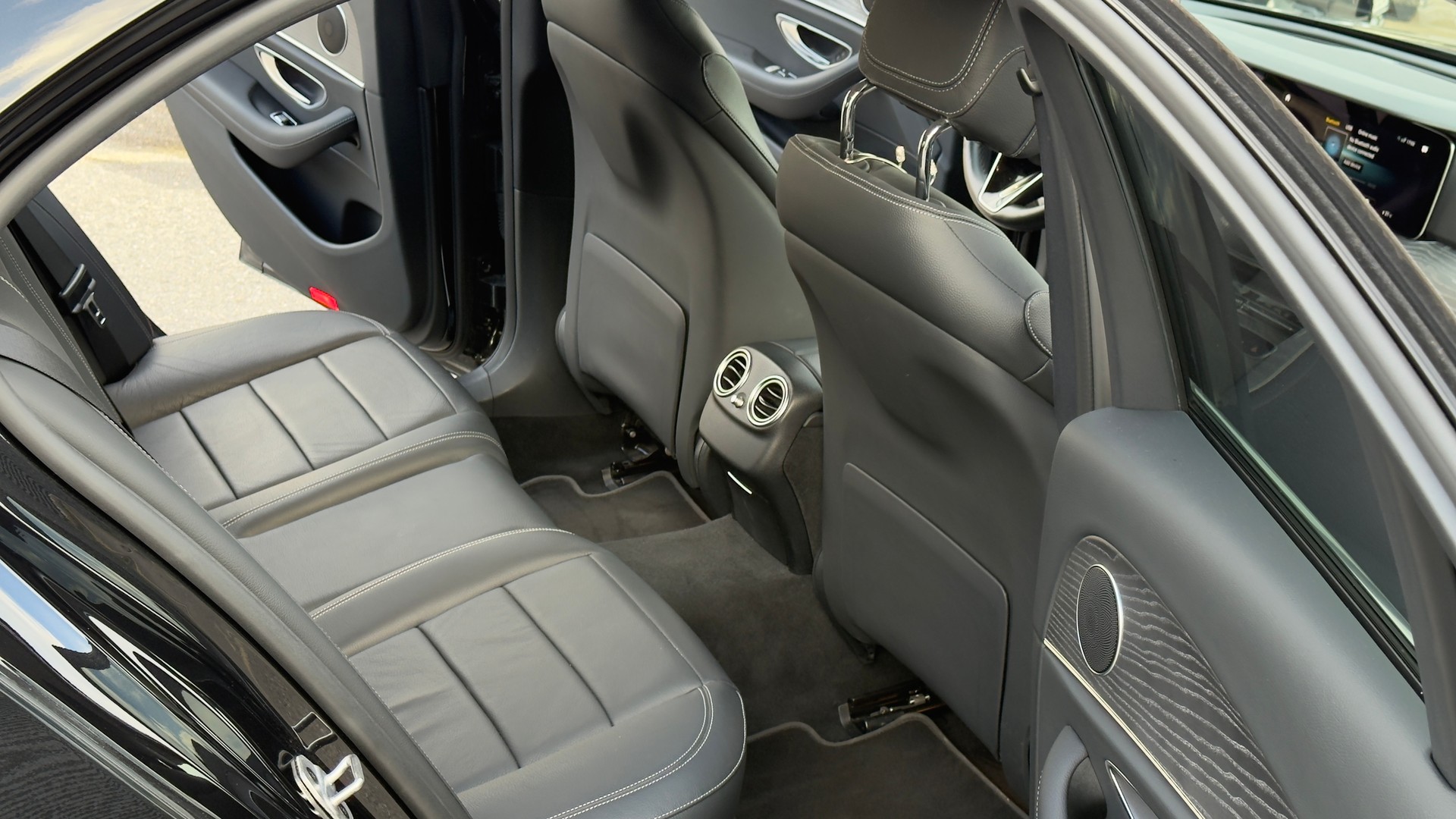 MERCEDES-BENZ E 200 4Matic Avantgarde 9G-Tronic-image-12