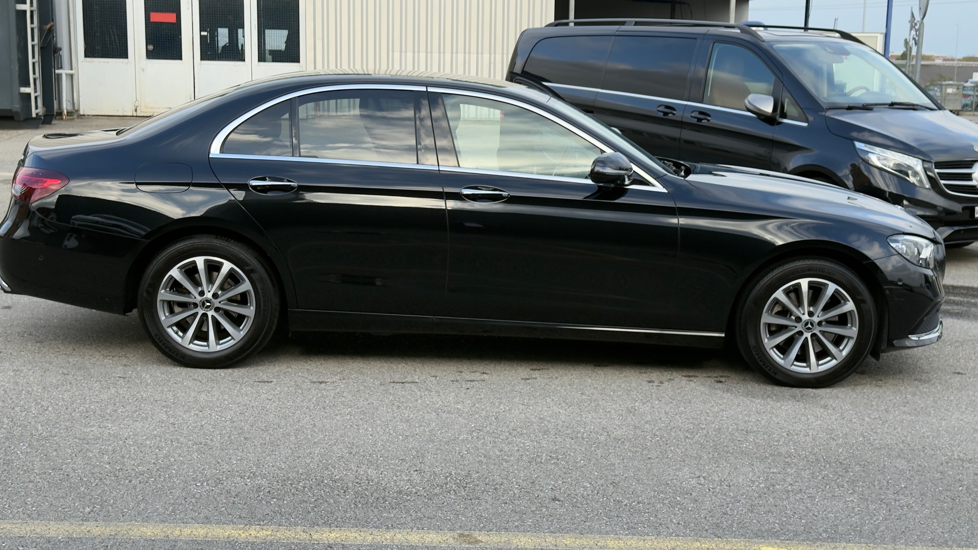 MERCEDES-BENZ E 200 4Matic Avantgarde 9G-Tronic-image-1