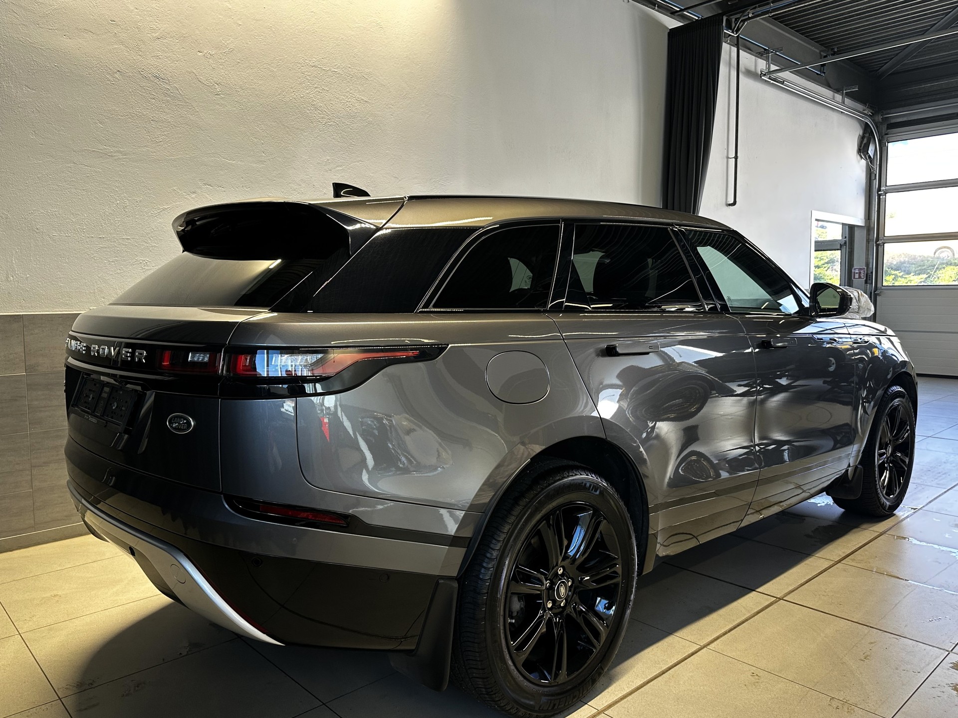 LAND ROVER Range Rover Velar P 250 Automatic-showroom-element-2