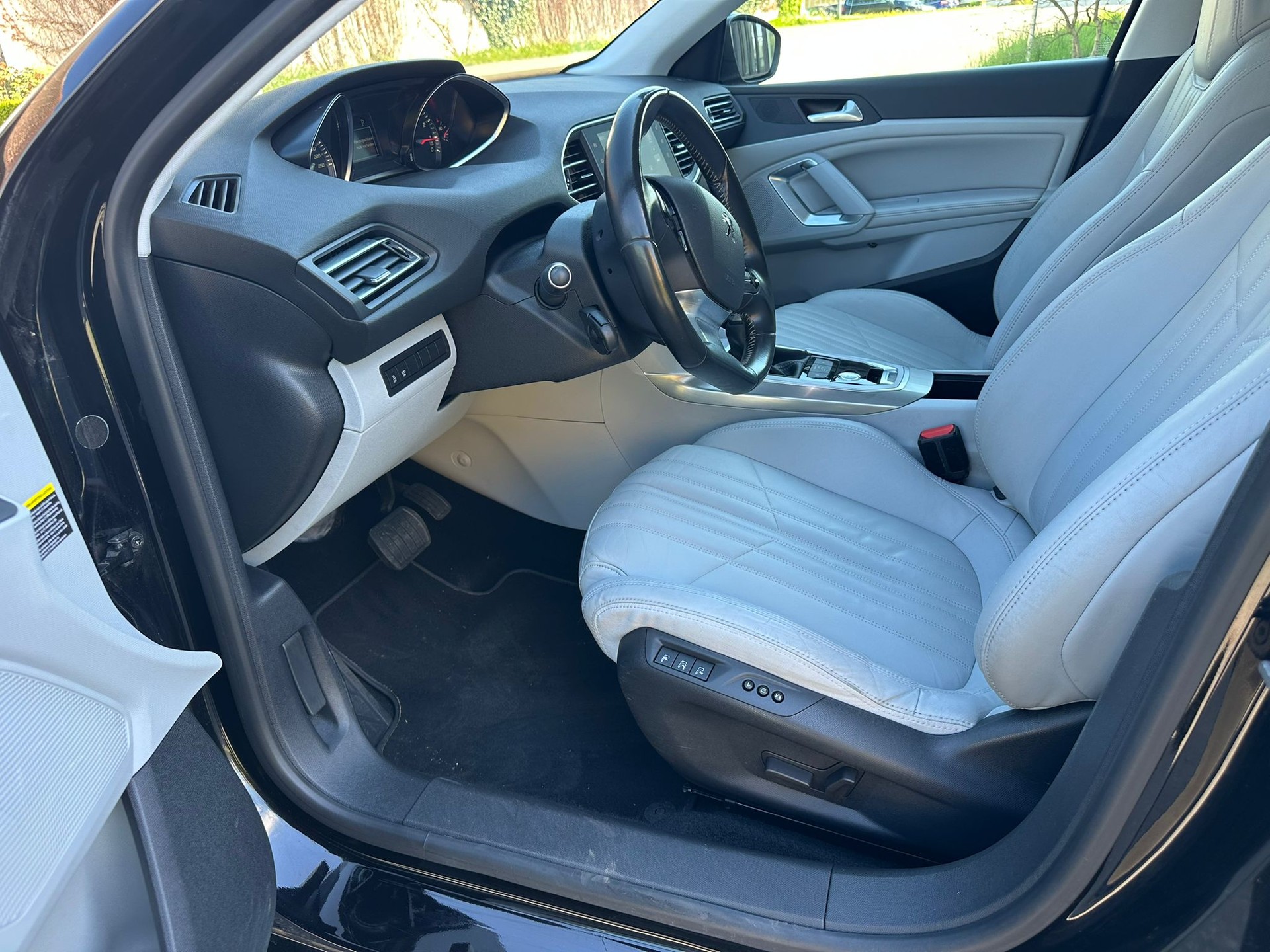 PEUGEOT 308 SW 1.2 THP Féline Automatic-image-7