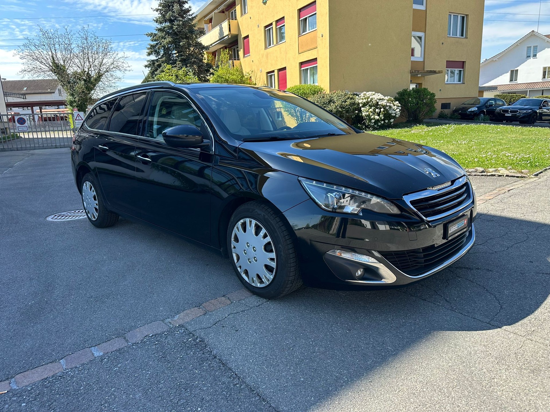 PEUGEOT 308 SW 1.2 THP Féline Automatic-image-2