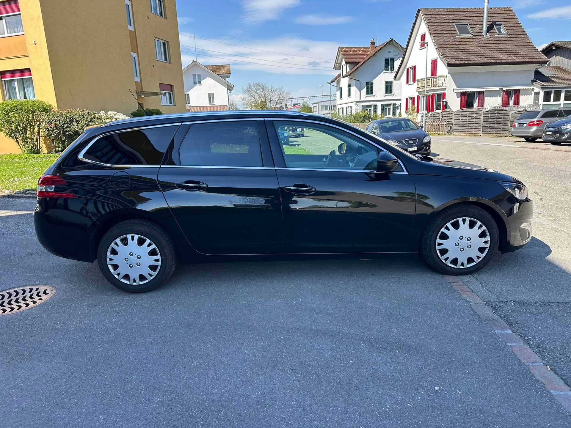 PEUGEOT 308 SW 1.2 THP Féline Automatic-image-4
