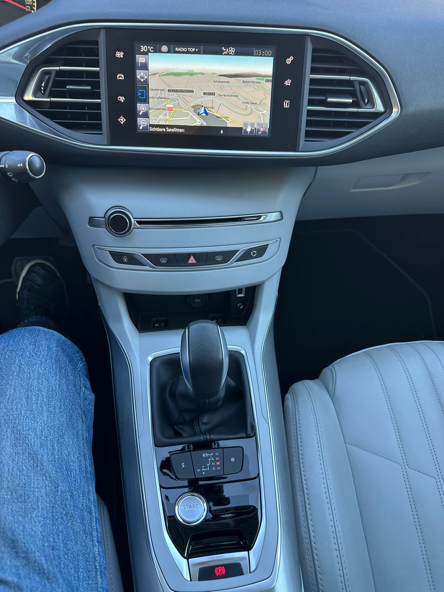 PEUGEOT 308 SW 1.2 THP Féline Automatic-image-11