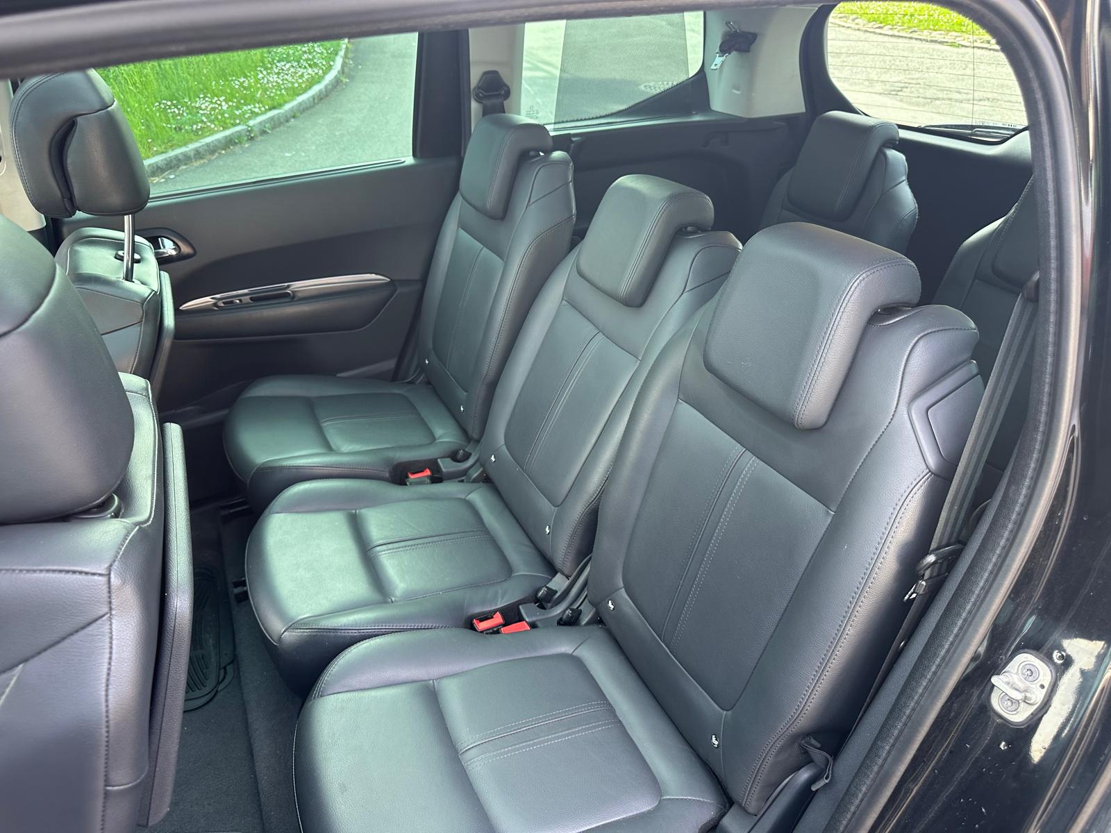 PEUGEOT 5008 1.6 16V T Sport Pack Automatic-image-5