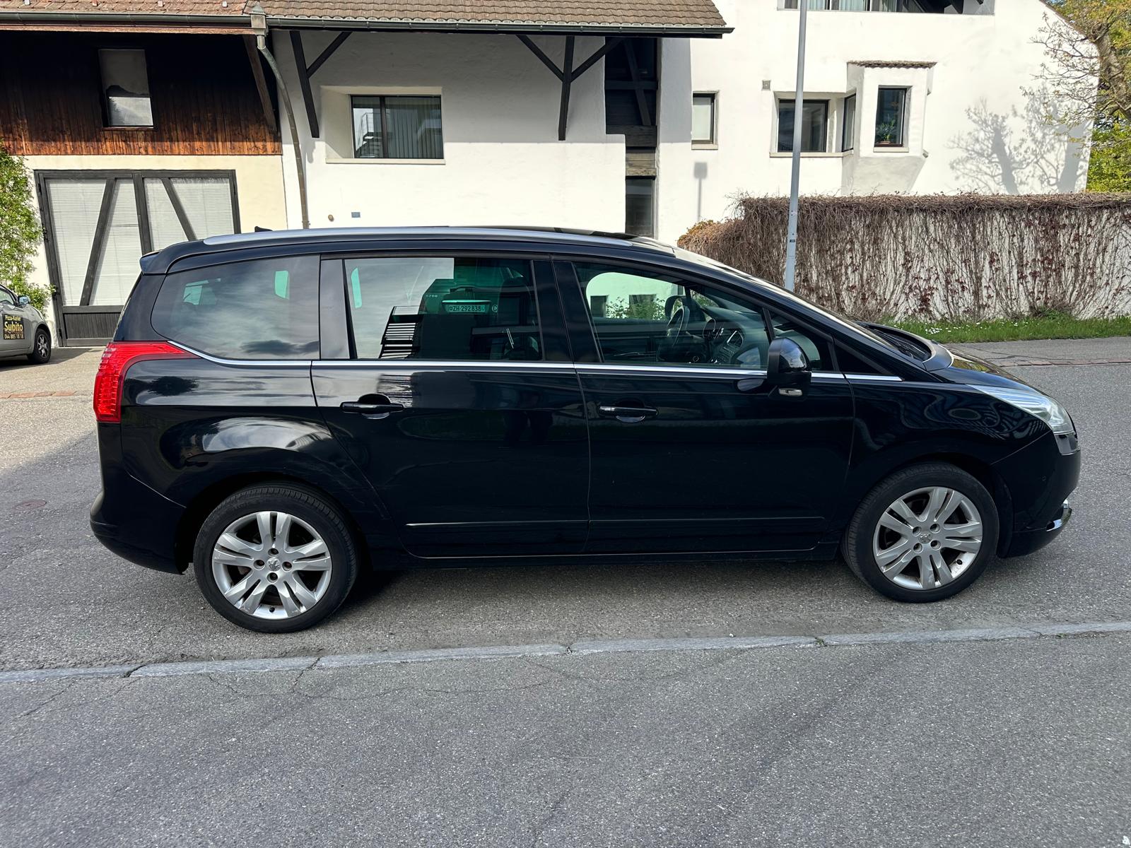 PEUGEOT 5008 1.6 16V T Sport Pack Automatic-image-3