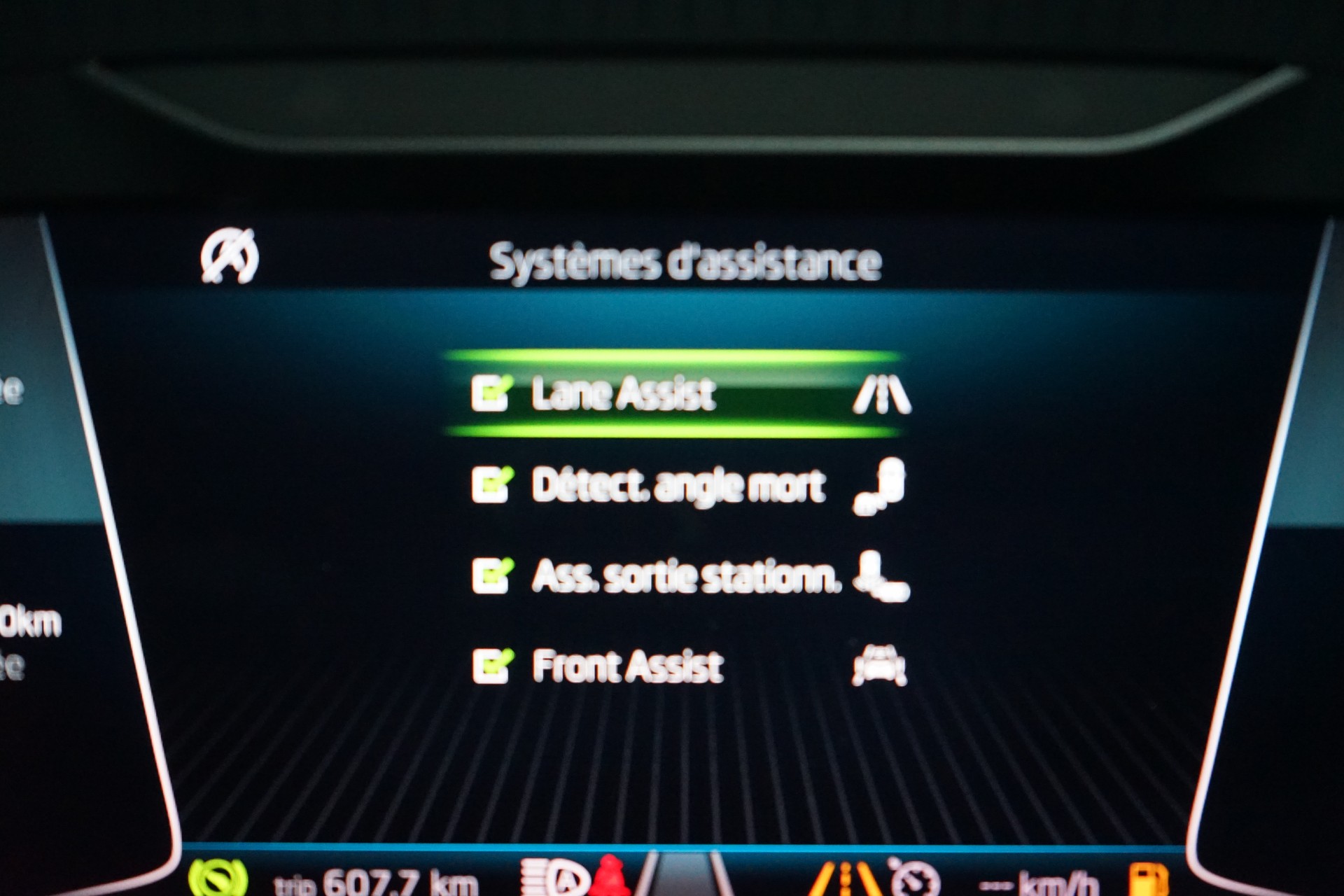 SKODA Superb Combi 2.0 TDi SportLine+ 4x4 DSG-image-13