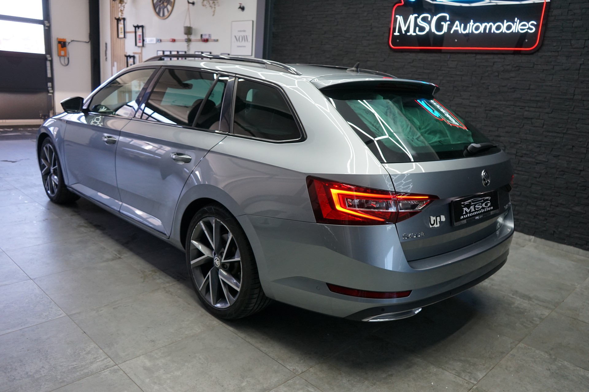 SKODA Superb Combi 2.0 TDi SportLine+ 4x4 DSG-showroom-element-2
