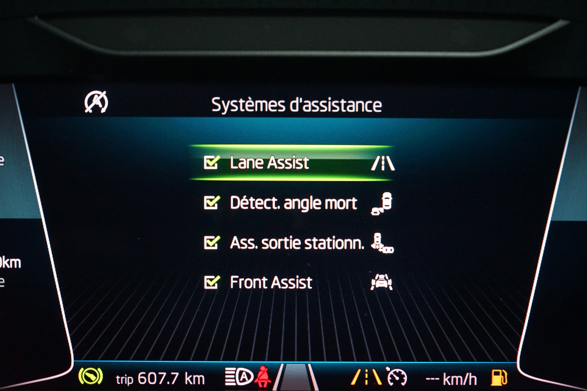 SKODA Superb Combi 2.0 TDi SportLine+ 4x4 DSG-image-14