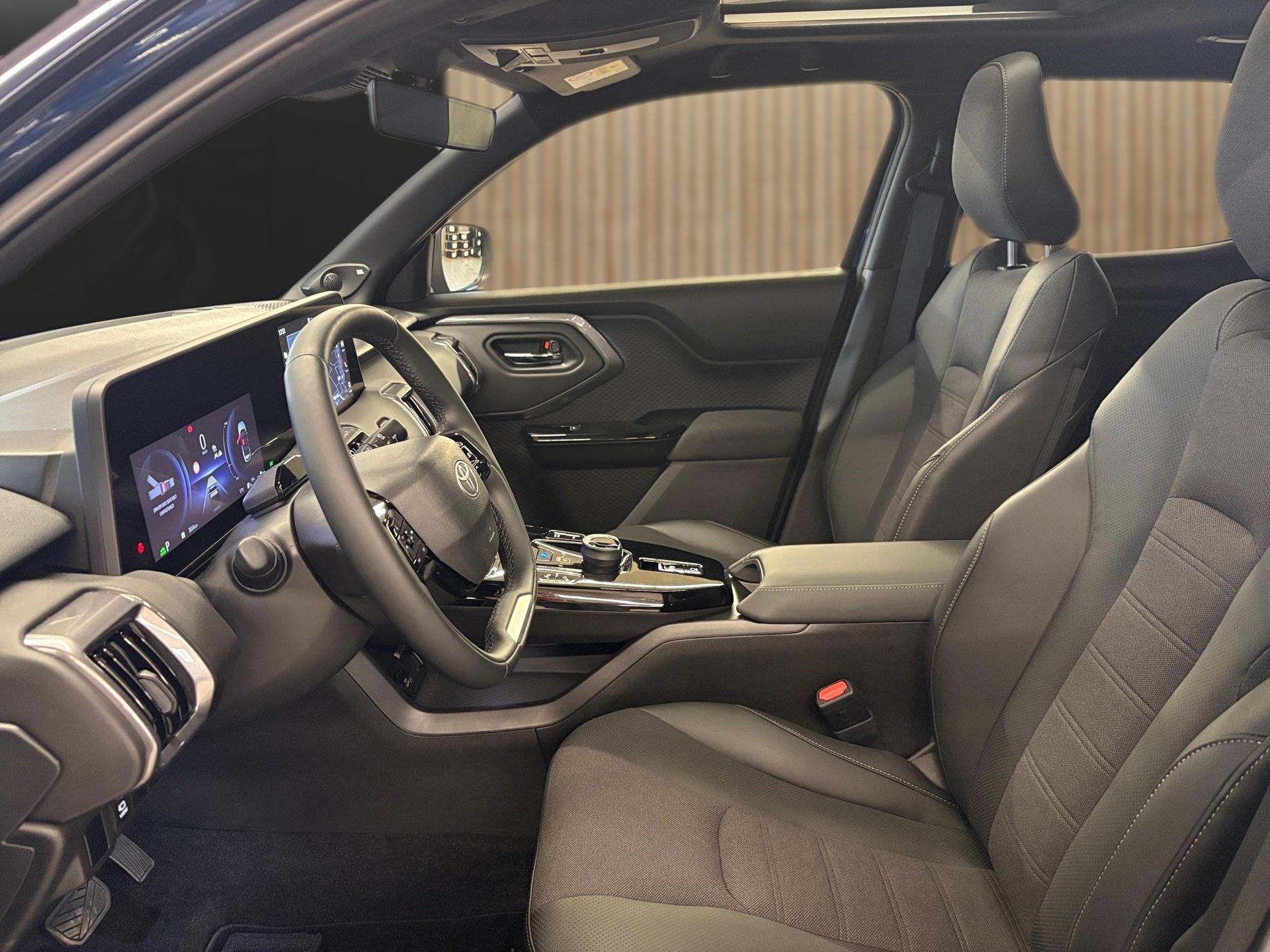 TOYOTA Urban Cruiser 61 kWh Premium AWD-image-10