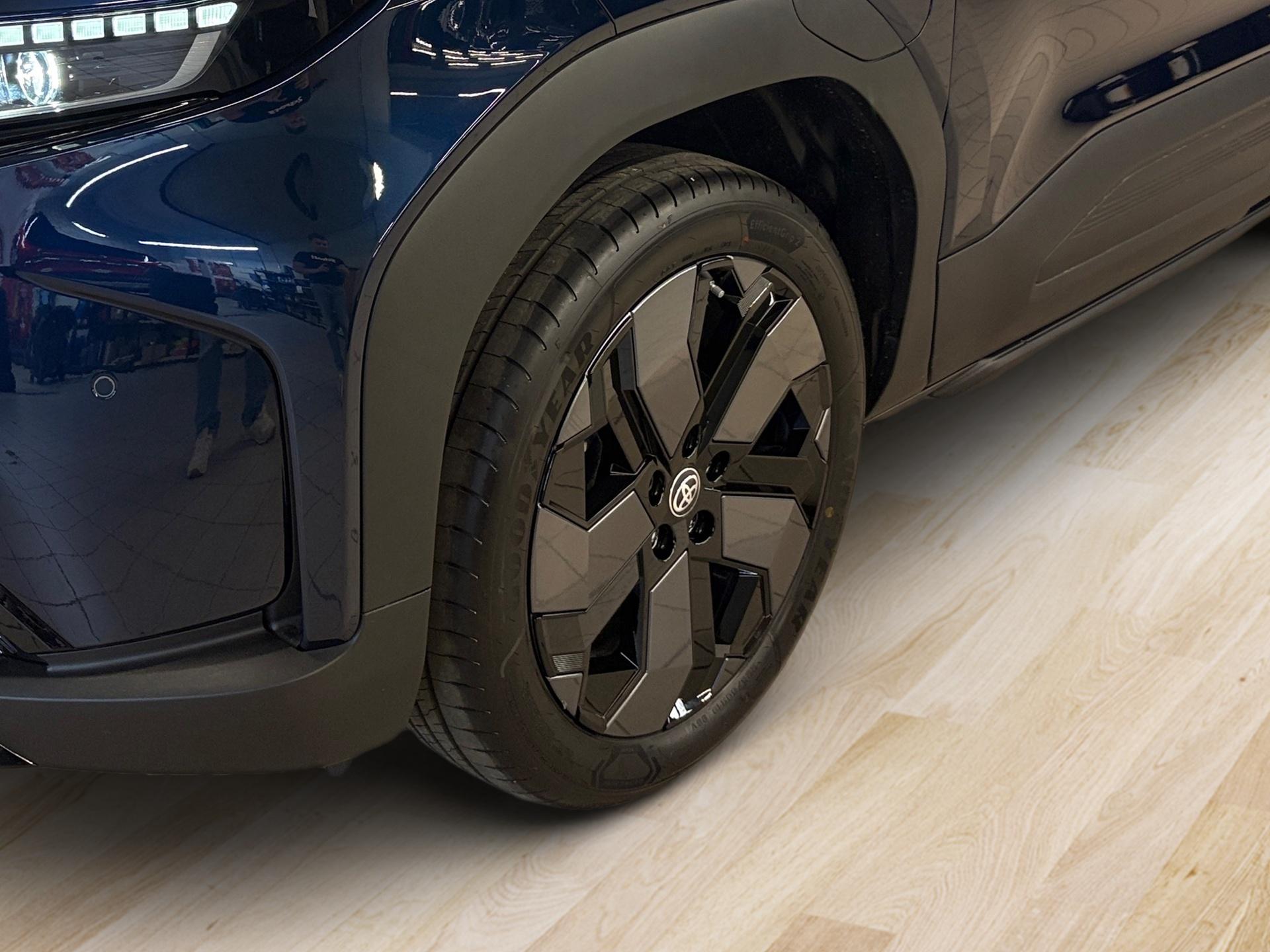TOYOTA Urban Cruiser 61 kWh Premium AWD-image-9