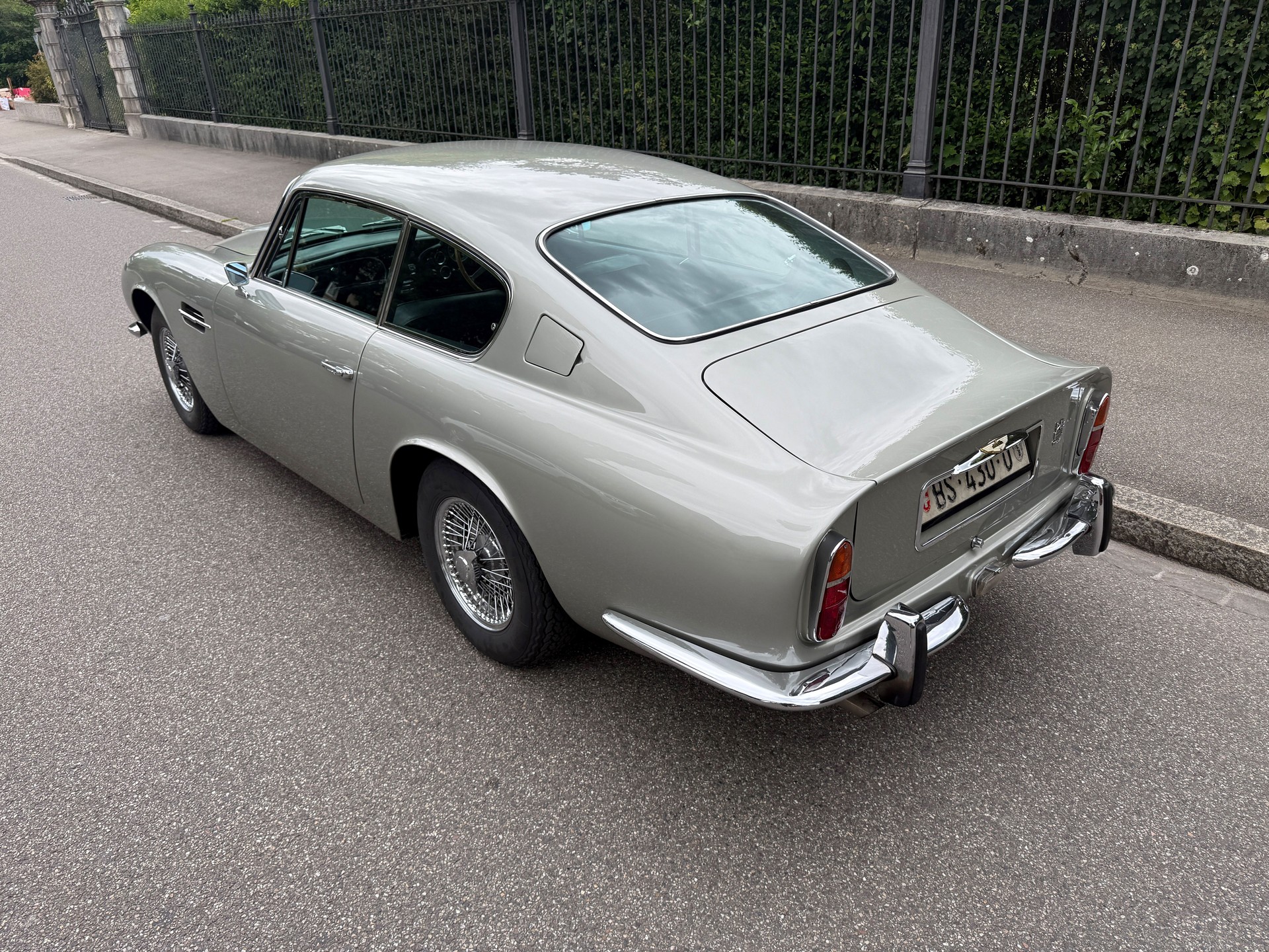 ASTON MARTIN DB6 Vantage-showroom-element-1