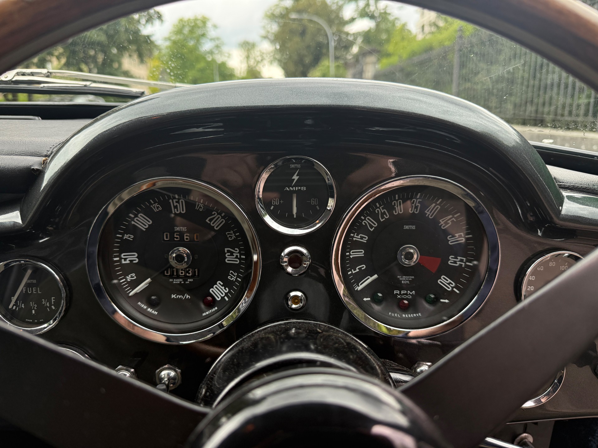 ASTON MARTIN DB6 Vantage-image-6