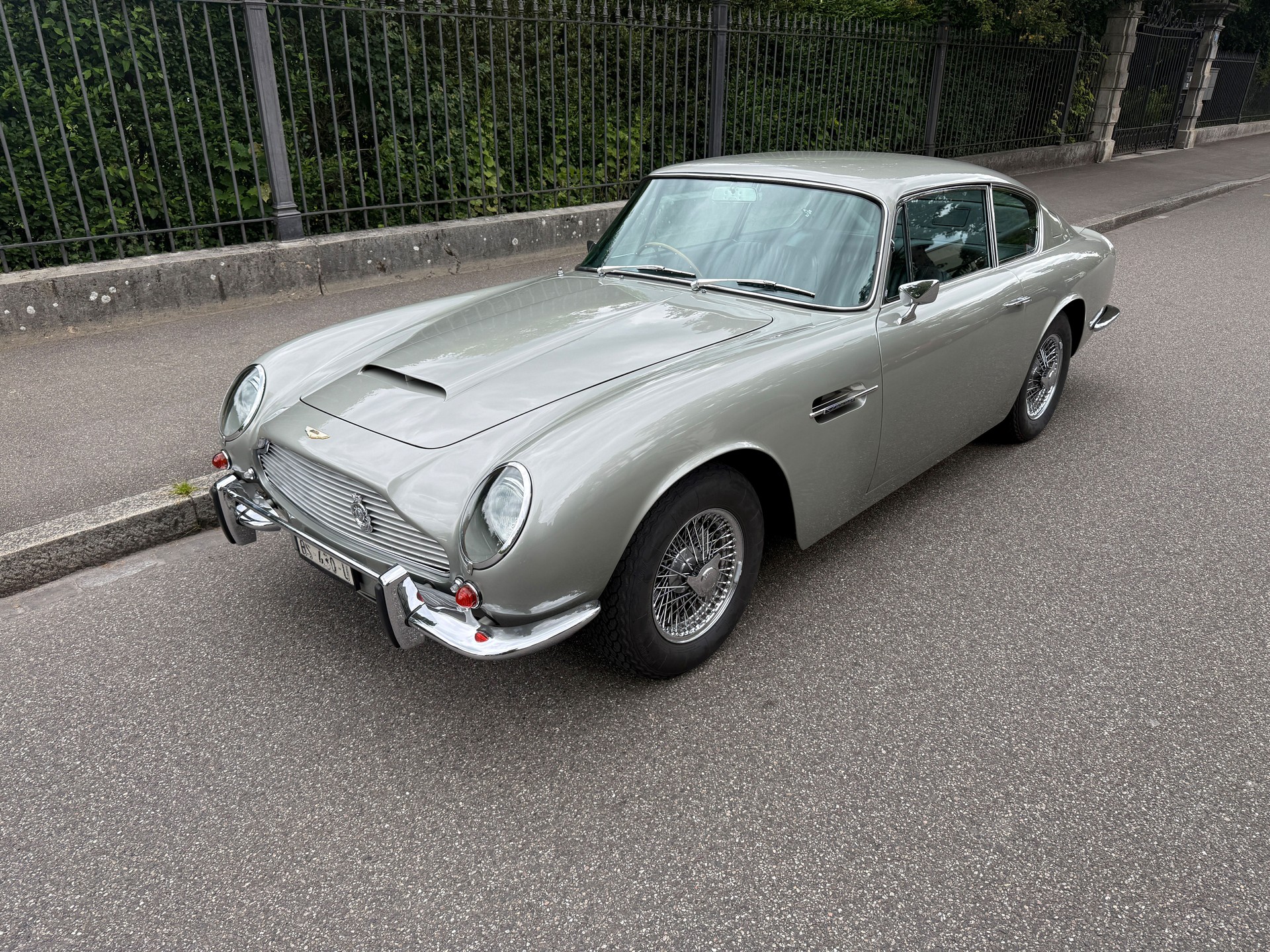 ASTON MARTIN DB6 Vantage