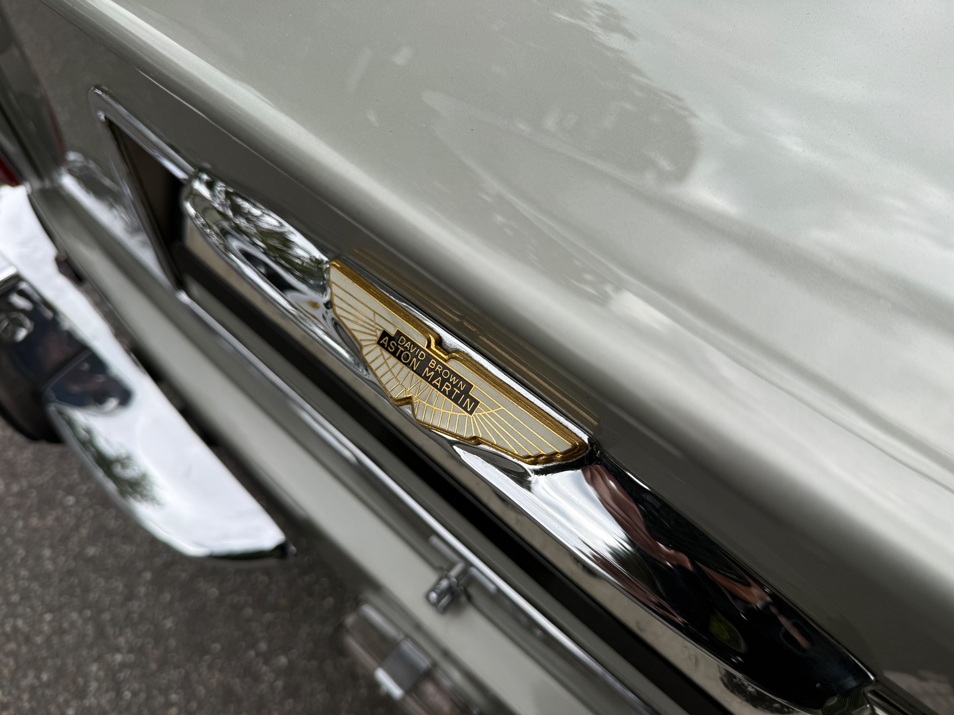 ASTON MARTIN DB6 Vantage-image-12