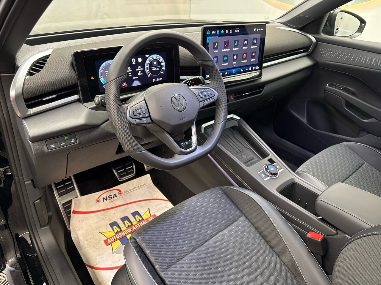 VW T-Roc 1.5 eTSI R-Line Black Style-showroom-element-2
