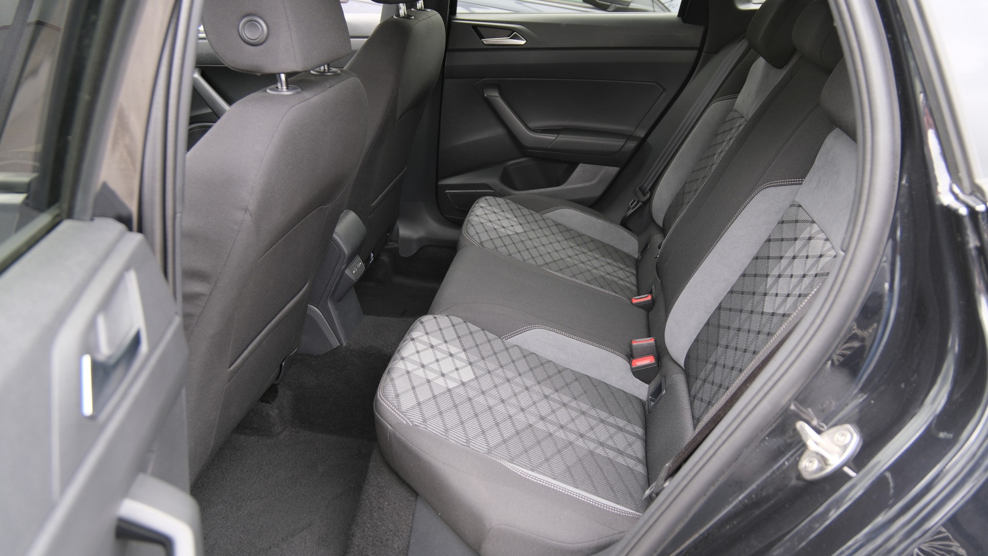 VW Taigo 1.0 TSI R-Line DSG-image-22