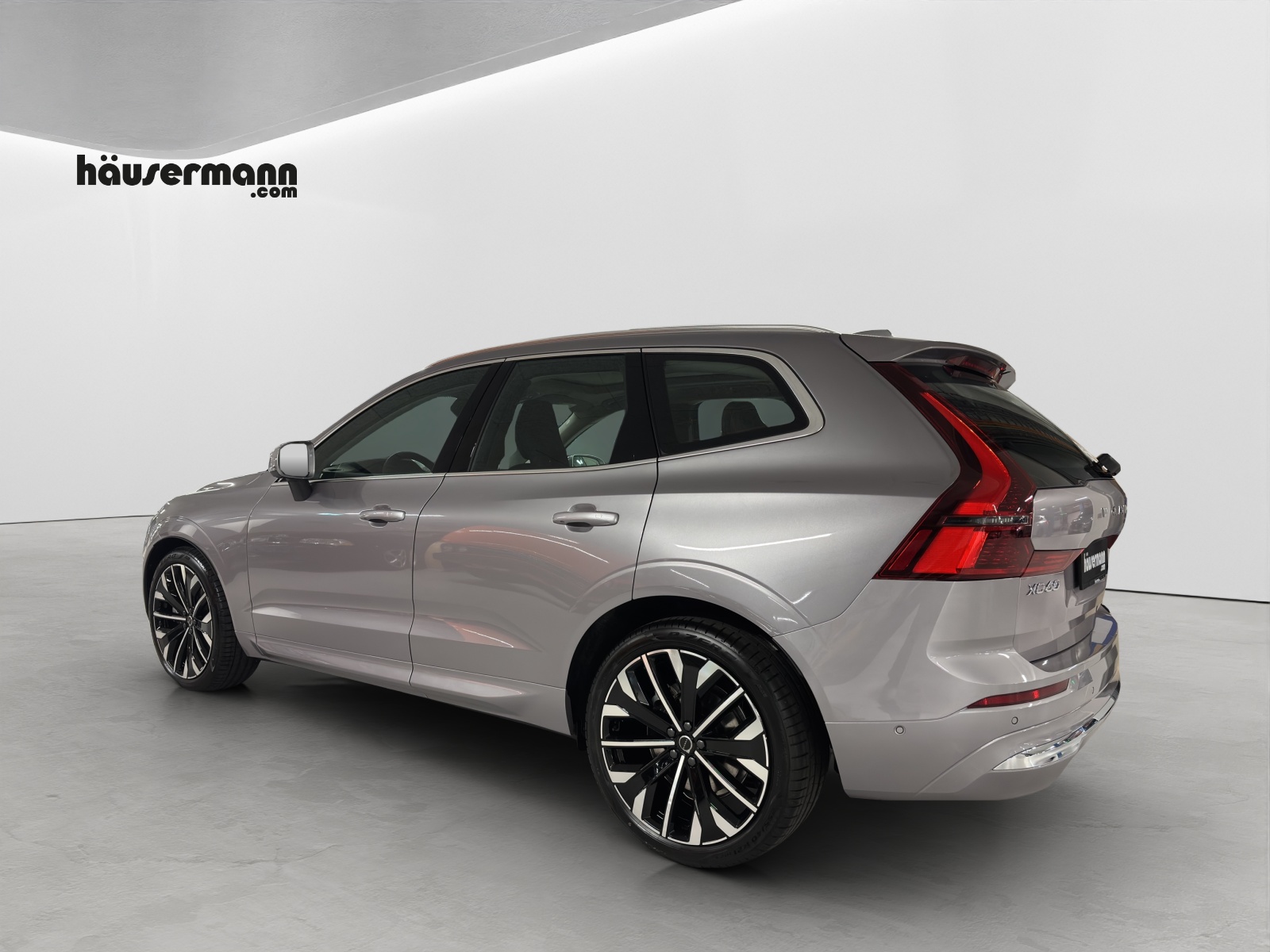 VOLVO XC60 2.0 B5 MH Ultra Bright AWD-showroom-element-2