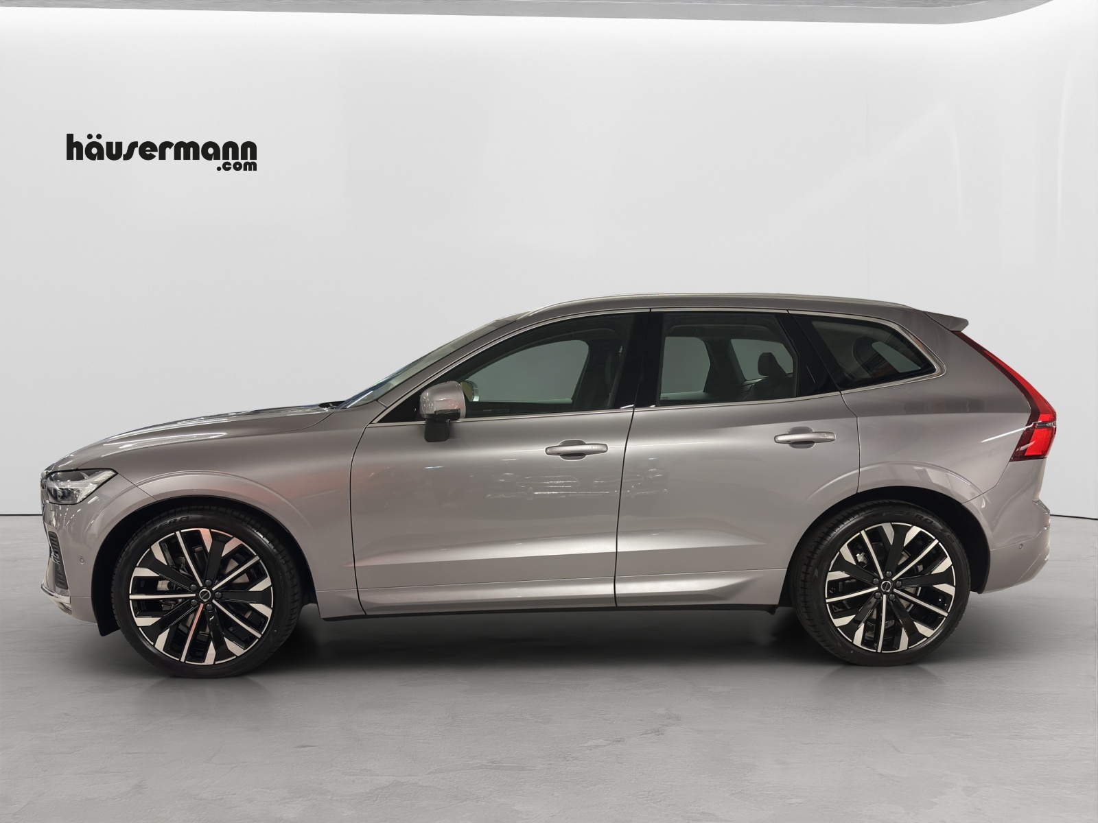 VOLVO XC60 2.0 B5 MH Ultra Bright AWD-showroom-element-1