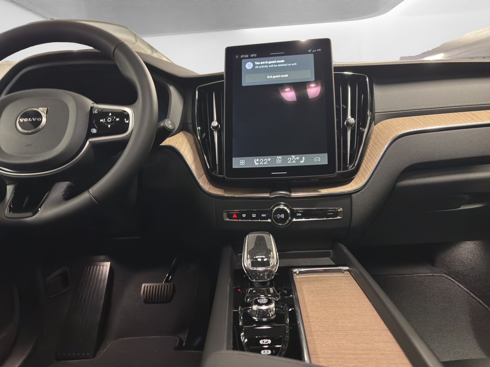 VOLVO XC60 2.0 B5 MH Ultra Bright AWD-image-8