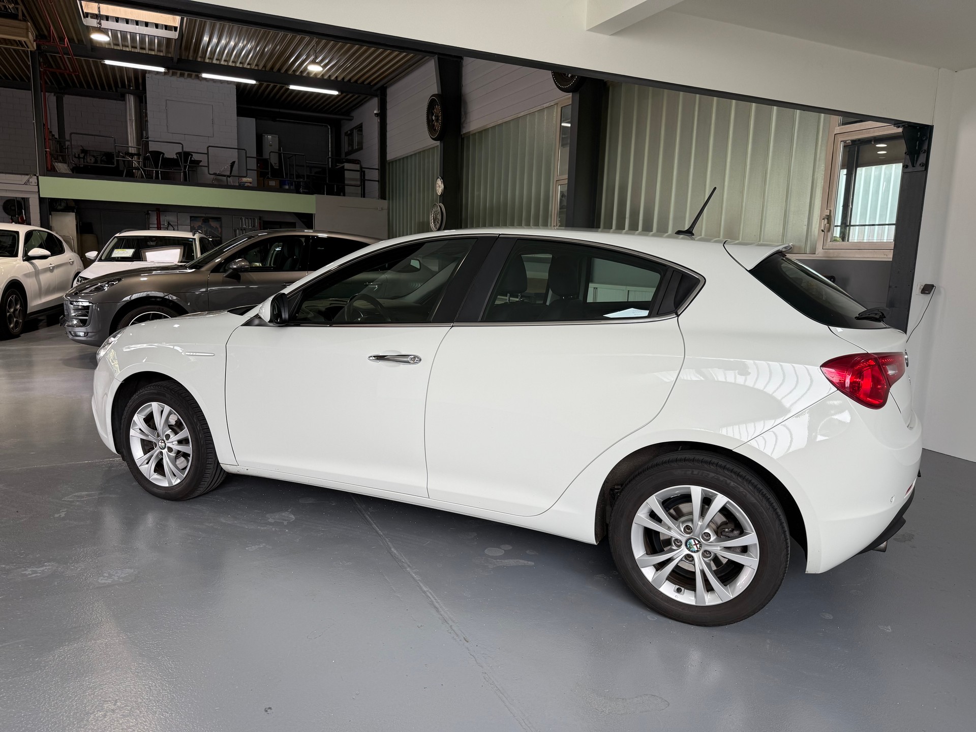 ALFA ROMEO Giulietta 1.4 MultiAir Distinctive TCT-image-3