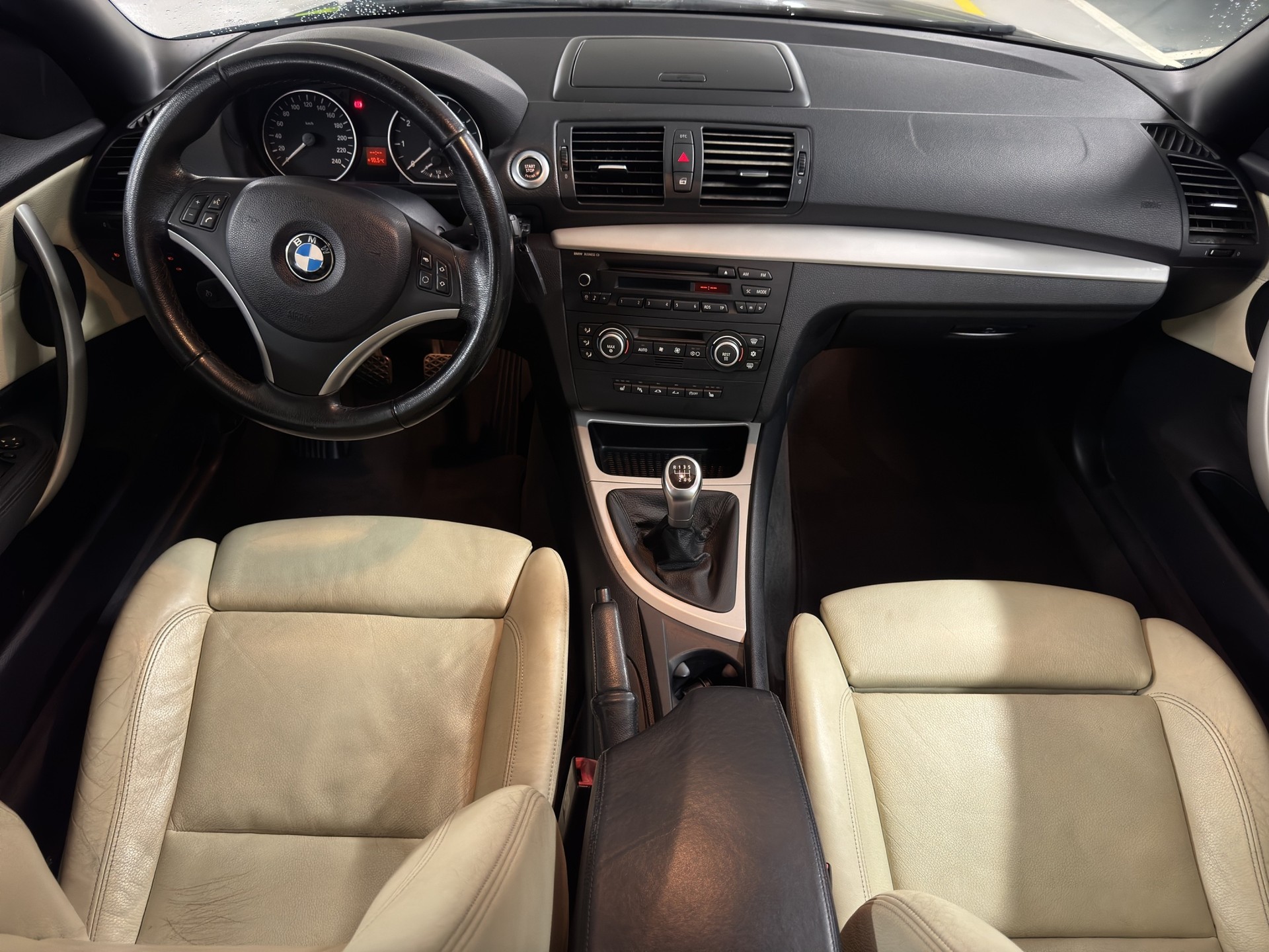 BMW 118i Cabrio-image-10