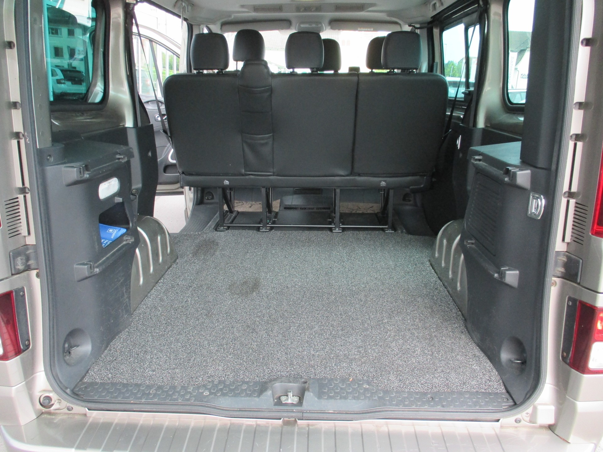 OPEL Vivaro 1.6 BiTurbo CDTI ecoFLEX 2.7t L1H1-image-10