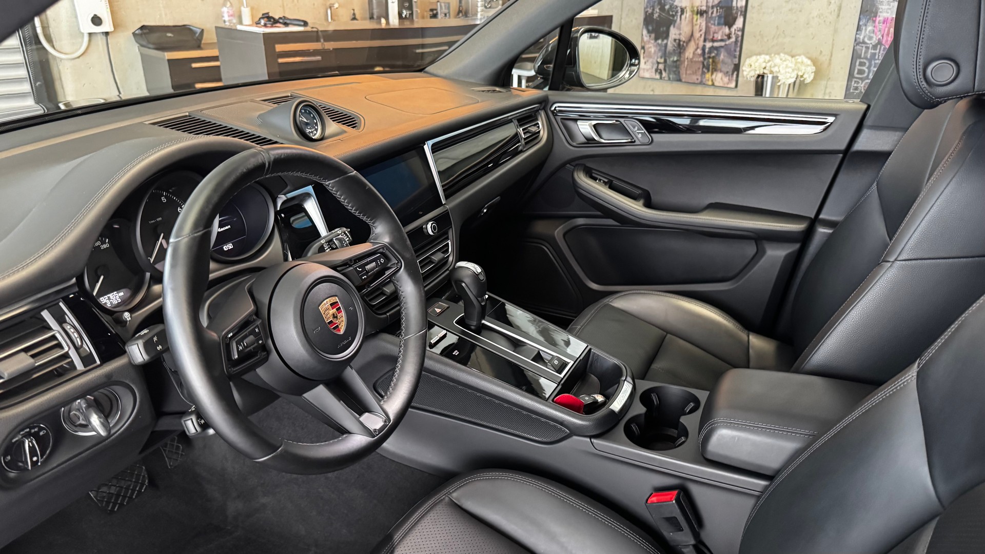 PORSCHE Macan 2.0 T-image-16