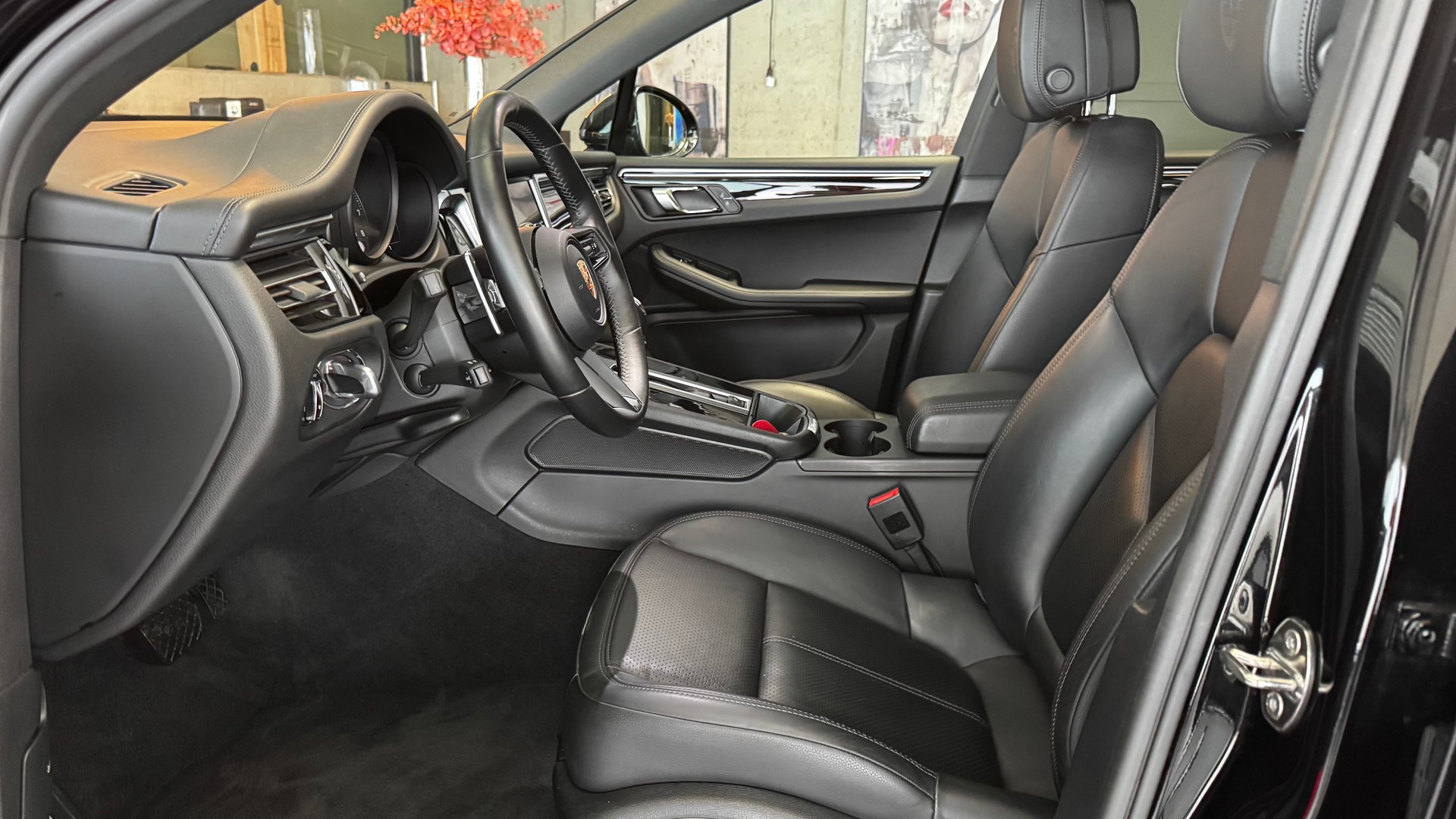 PORSCHE Macan 2.0 T-image-12