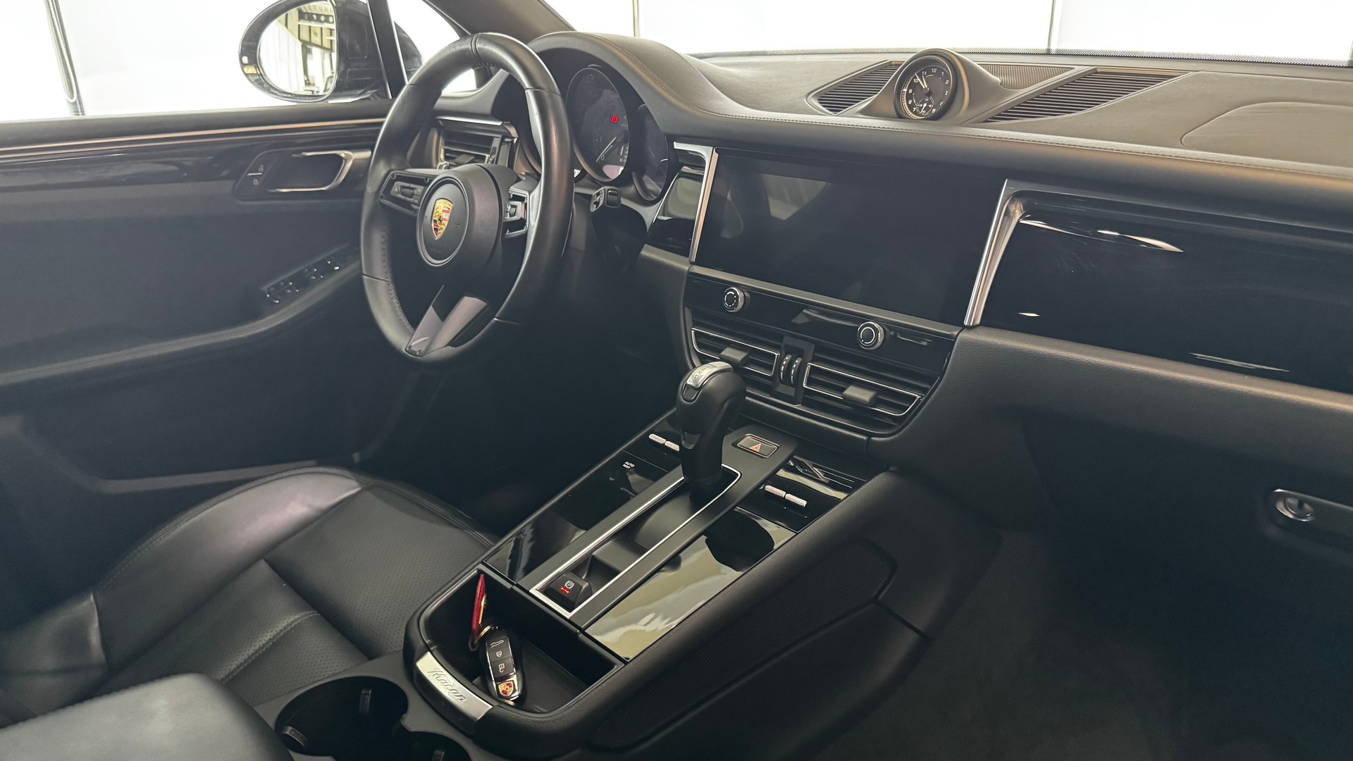 PORSCHE Macan 2.0 T-showroom-element-2