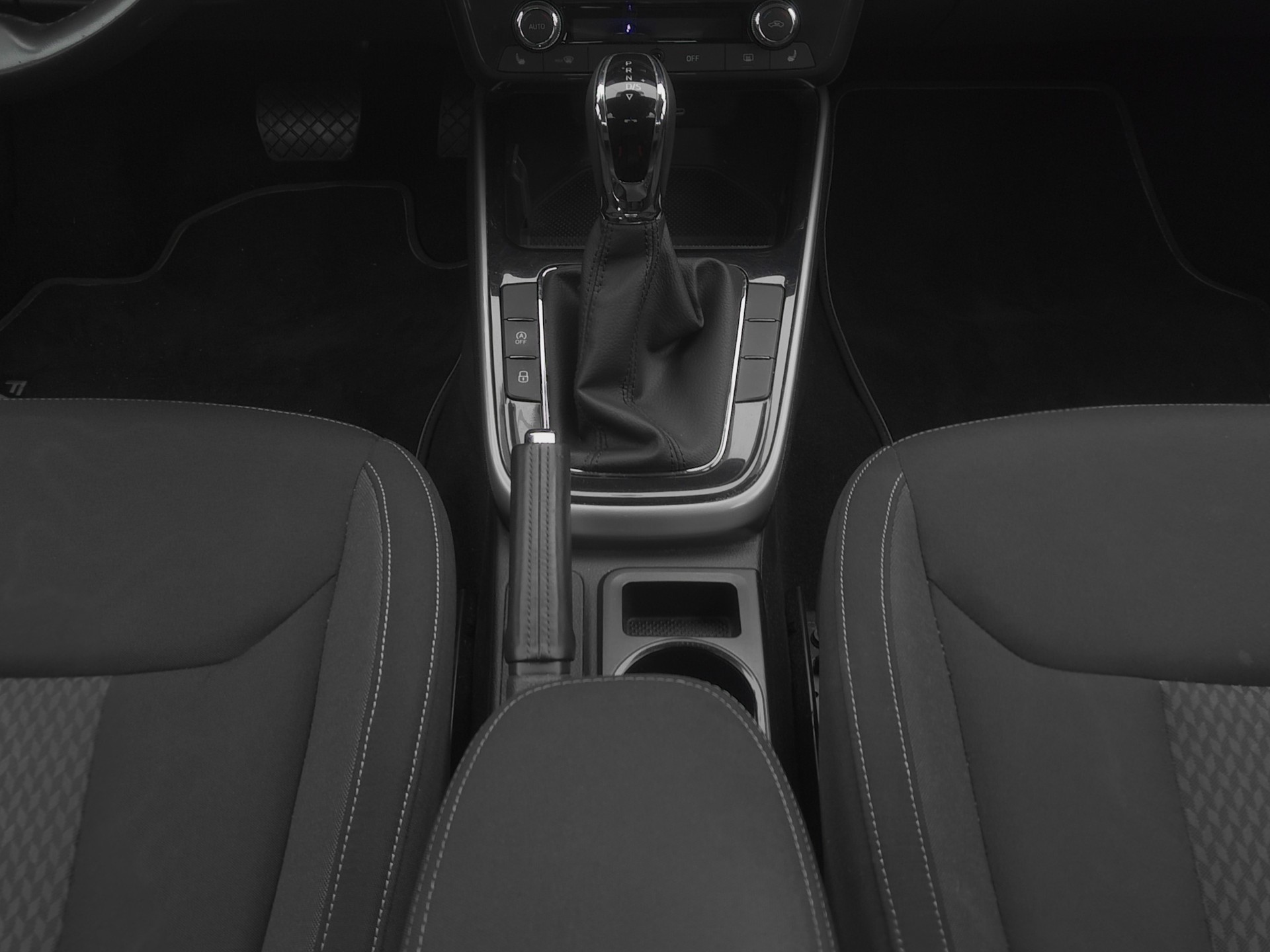 SKODA Fabia 1.0 TSI First Edition DSG-image-9